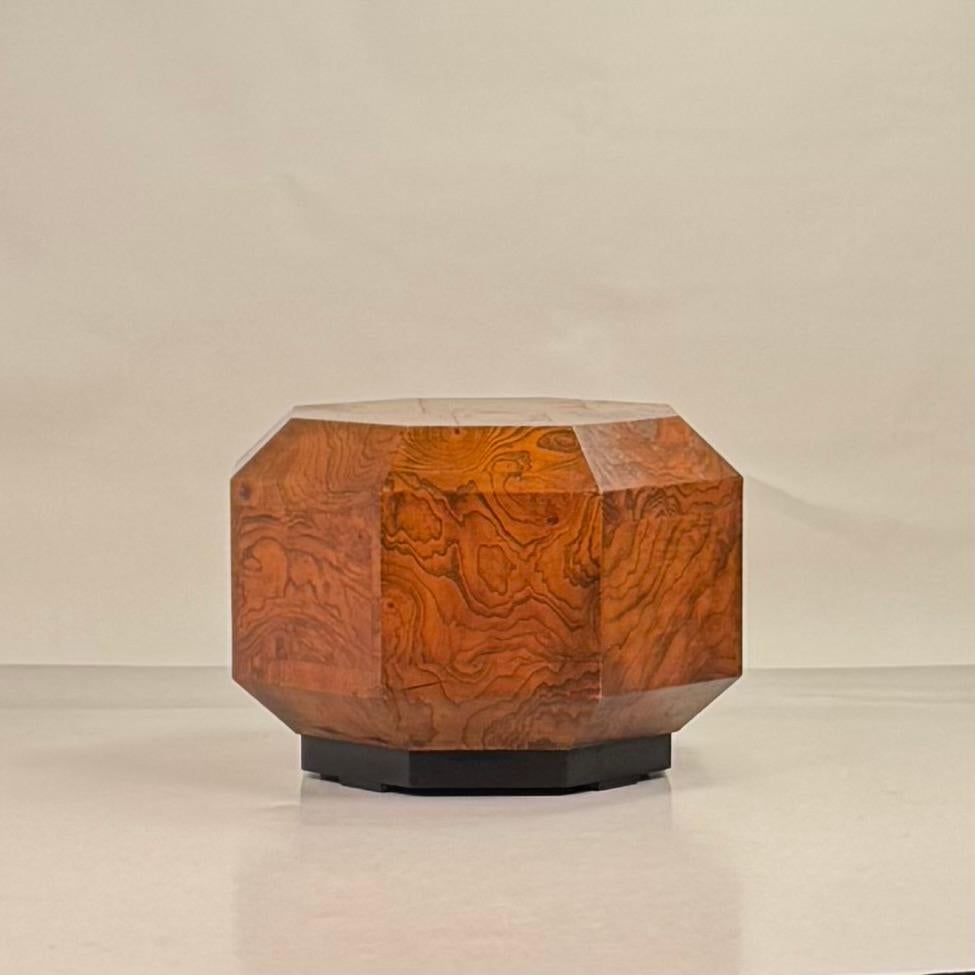 Tavolino ottagonale scultoreo in legno di buro di Milo Baughman In condizioni buone in vendita a Los Angeles, CA