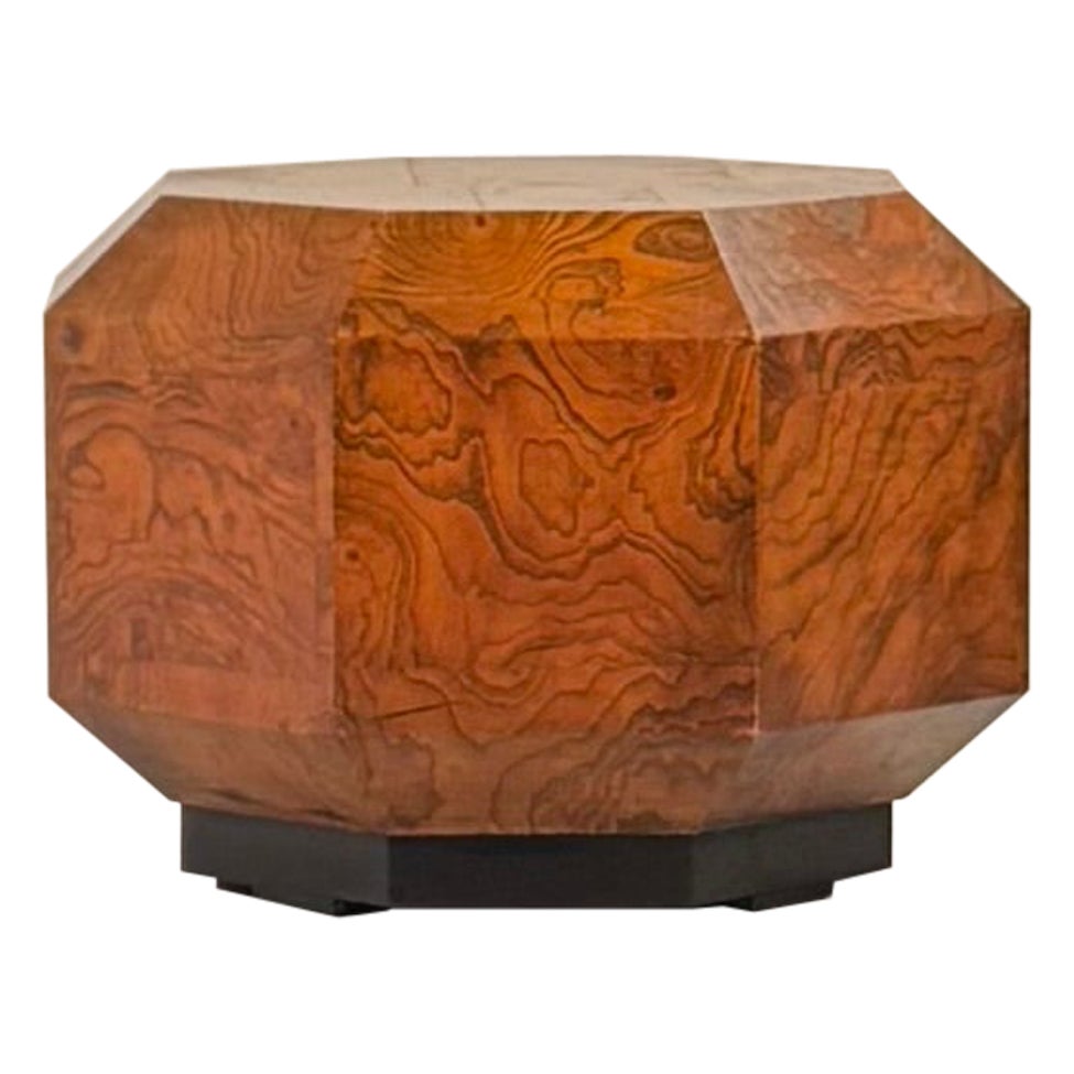 Tavolino ottagonale scultoreo in legno di buro di Milo Baughman in vendita