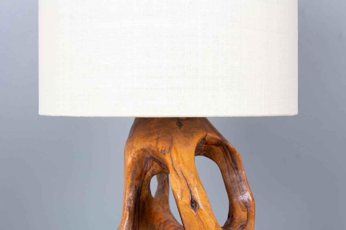 Sculptural Olive Wood Table Lamp with Paper Shade, France, 1950s im Zustand „Gut“ im Angebot in JASSANS-RIOTTIER, FR