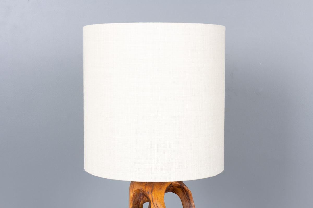 Sculptural Olive Wood Table Lamp with Paper Shade, France, 1950s (Olivenholz) im Angebot