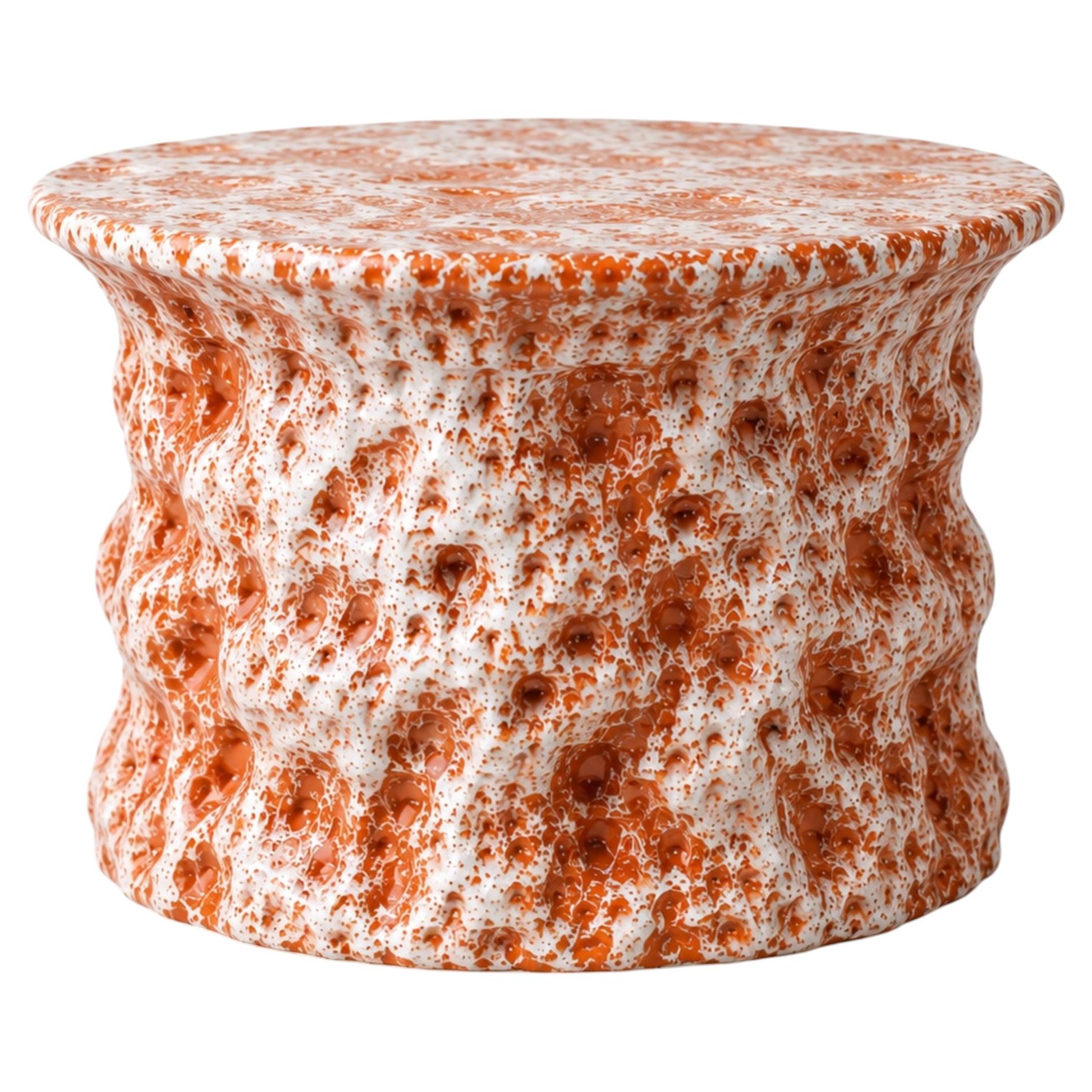 Table d'appoint sculpturale à glaçure orange, réalisée à la main par Kerry Hastings, au design unique en vente