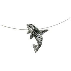 Skulpturaler Orca-Anhänger, handgefertigt aus 18 Karat Weißgold, 424 Schwarz-Weiß-Diamanten