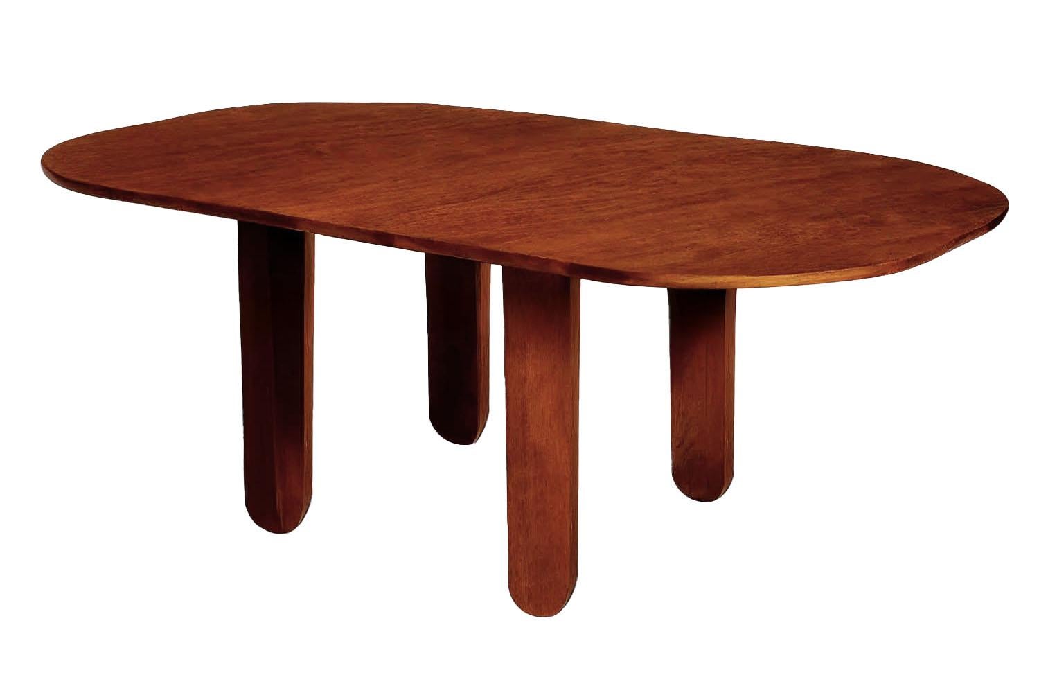 Organique Sculpturale Table de salle à manger organique en bois de noyer foncé Folclore en vente