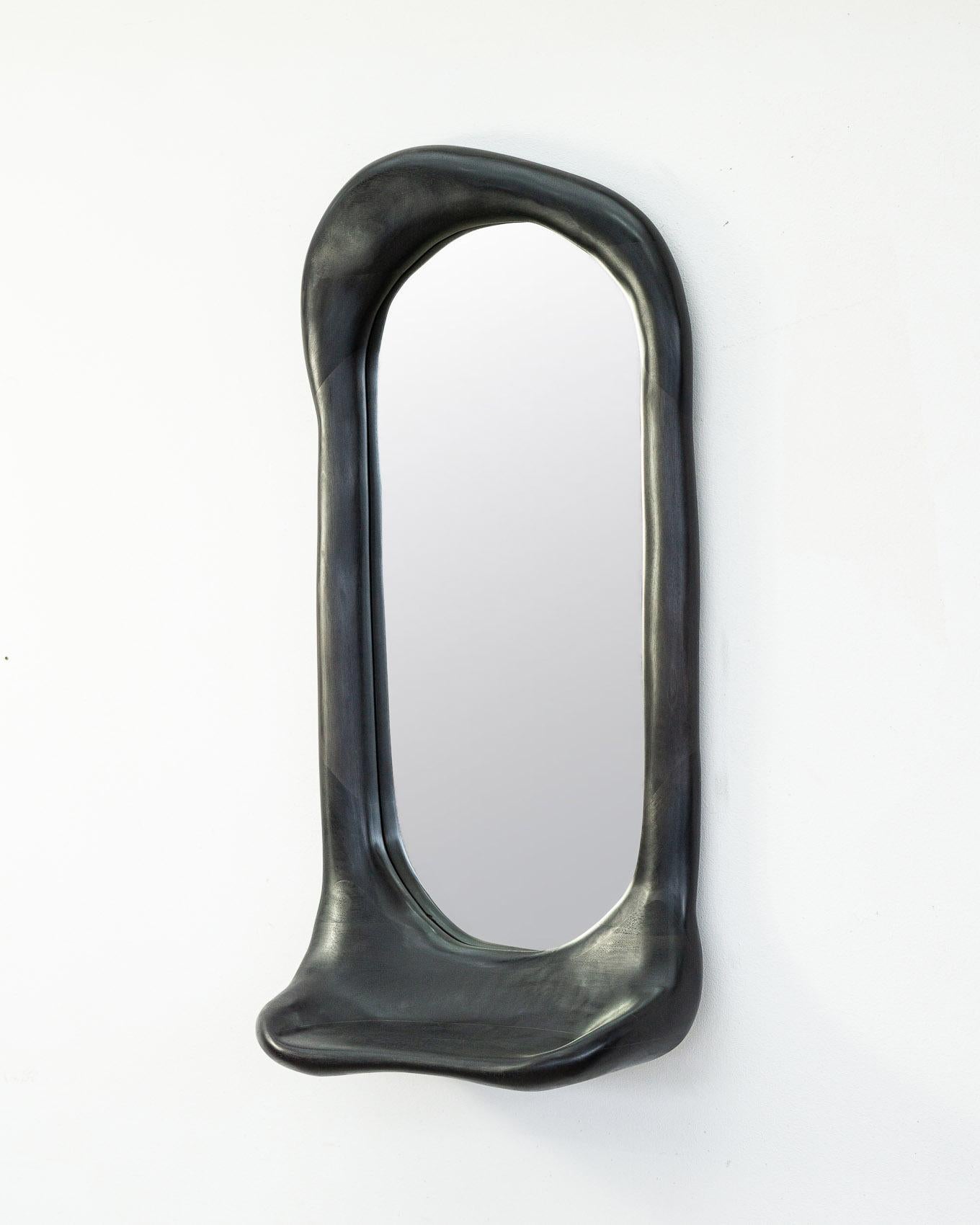 Tedesco Specchio organico scultoreo in legno di noce ebanizzato, contemporaneo in vendita