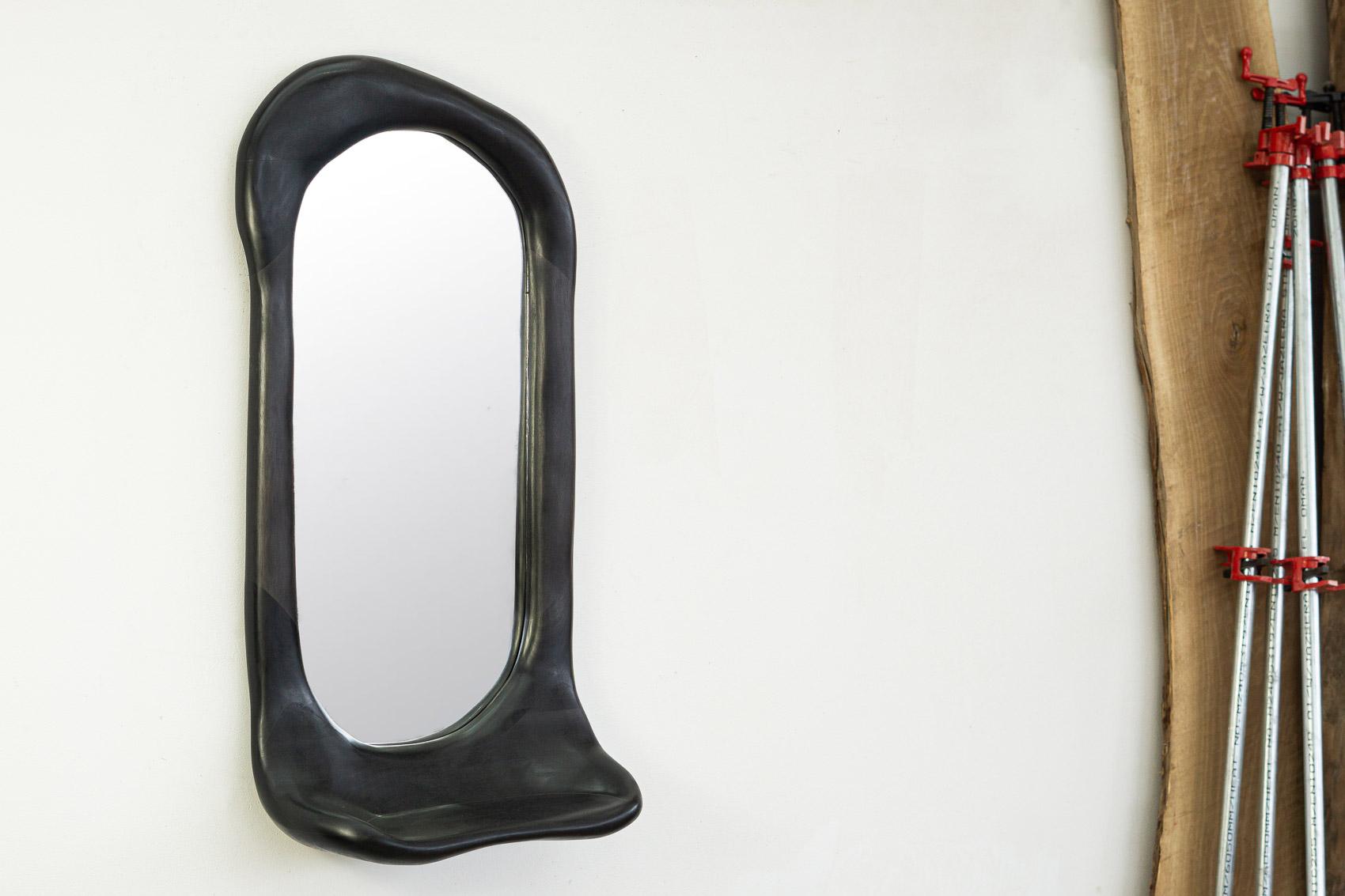 XXI secolo e contemporaneo Specchio organico scultoreo in legno di noce ebanizzato, contemporaneo in vendita
