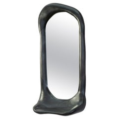 Miroir sculptural de forme organique en Wood Wood ébonisé, Contemporary