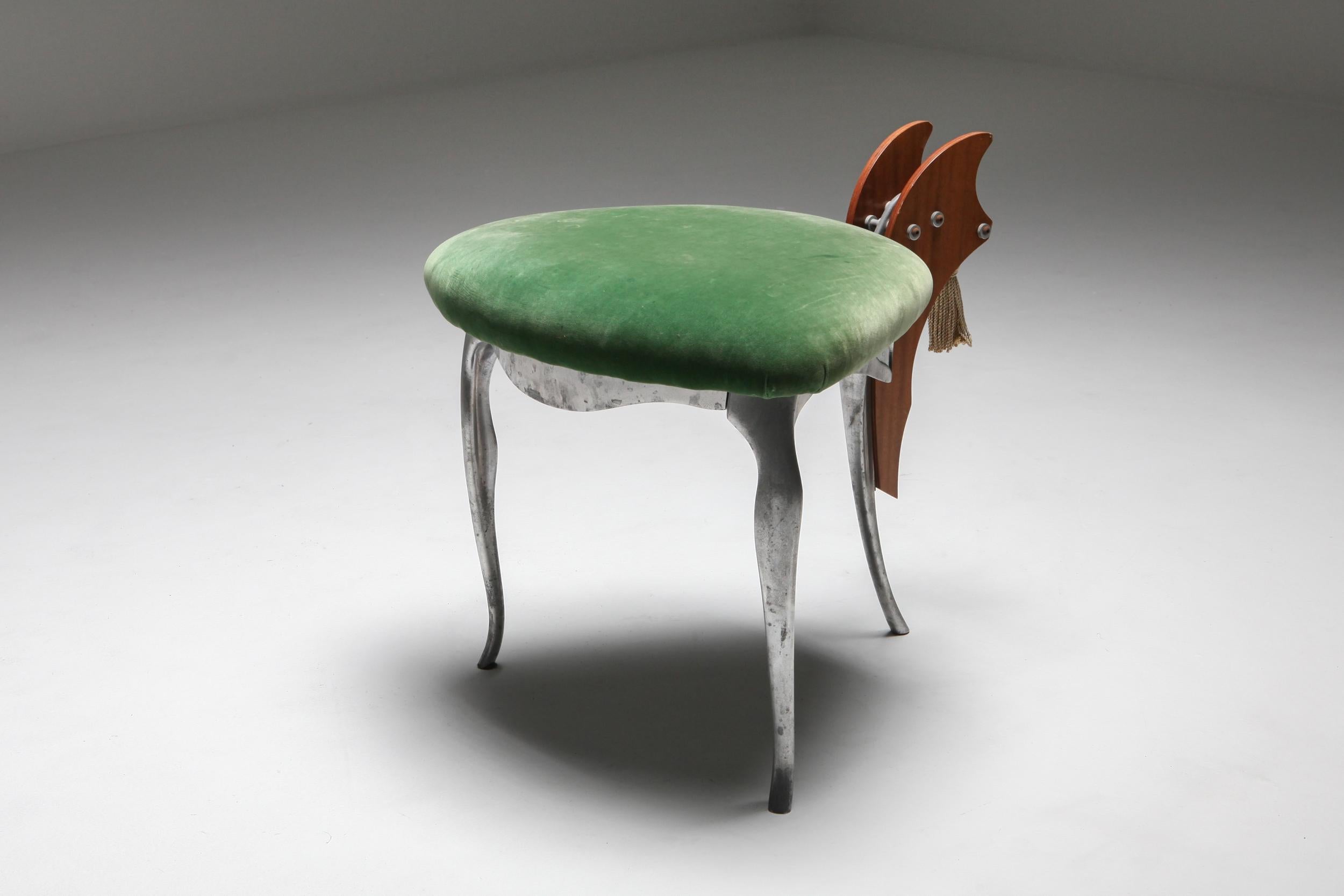 Reggenza sculptural pouf for Morphos by Toni Cordero.

Elegant structure in die-cast aluminum, wood, and green velvet upholstery. 
Production by Morphos - Acerbis, Italy, circa 1980.
 