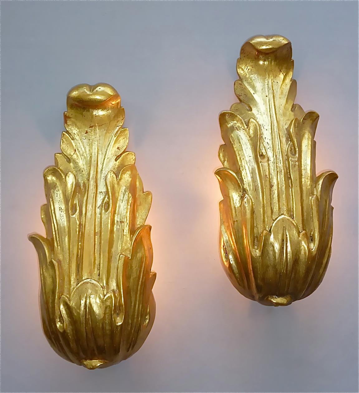 Sculptural large pair of antique Baroque Style Acanthus leaf sconces, Germany or Italy around 1900 to 1920. The expressive and vividly hand-carved and high quality wood sconces have a red ground which is partly visible, a thin off white plaster