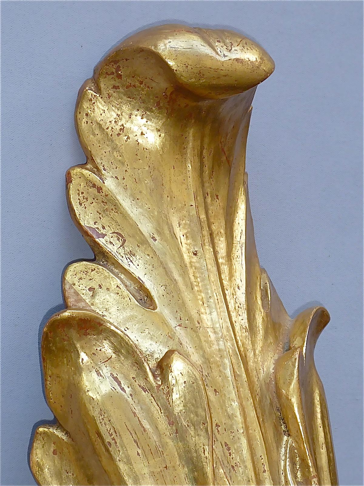 Skulpturales Paar großer antiker, vergoldeter, geschnitzter Holzblatt-Wandleuchter im Barockstil, 1900 im Angebot 1