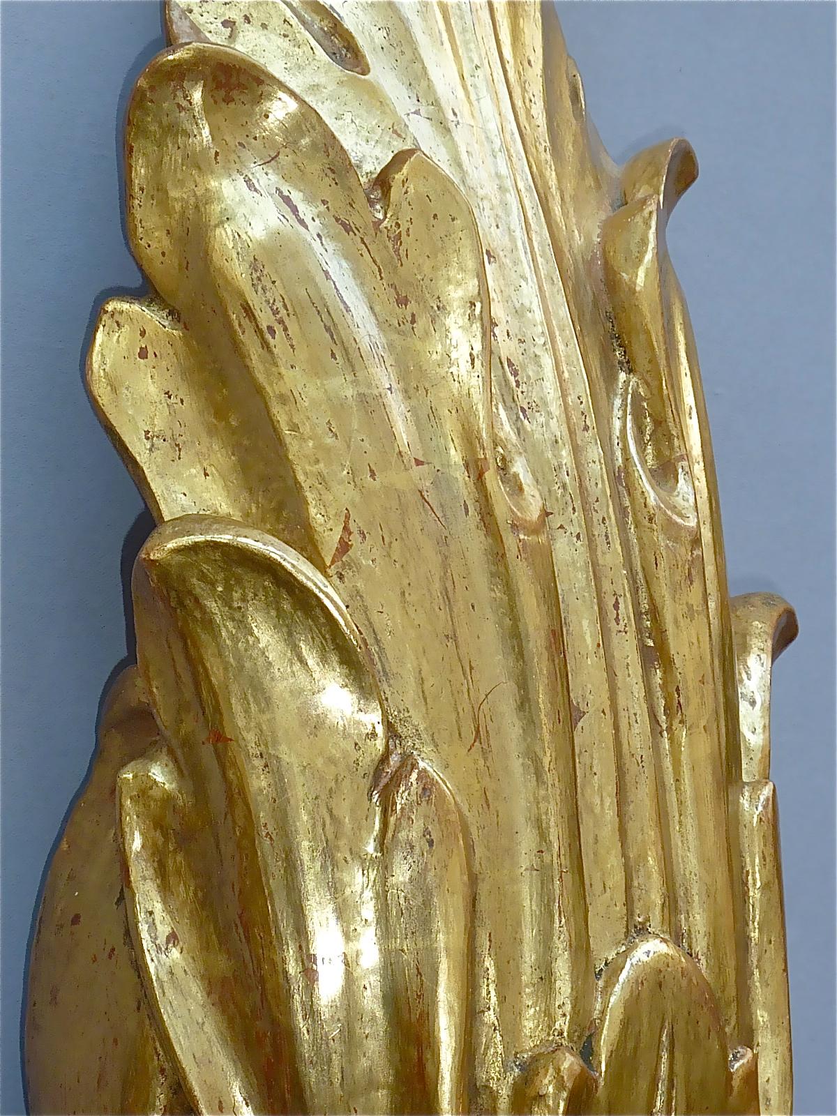 Skulpturales Paar großer antiker, vergoldeter, geschnitzter Holzblatt-Wandleuchter im Barockstil, 1900 im Angebot 2