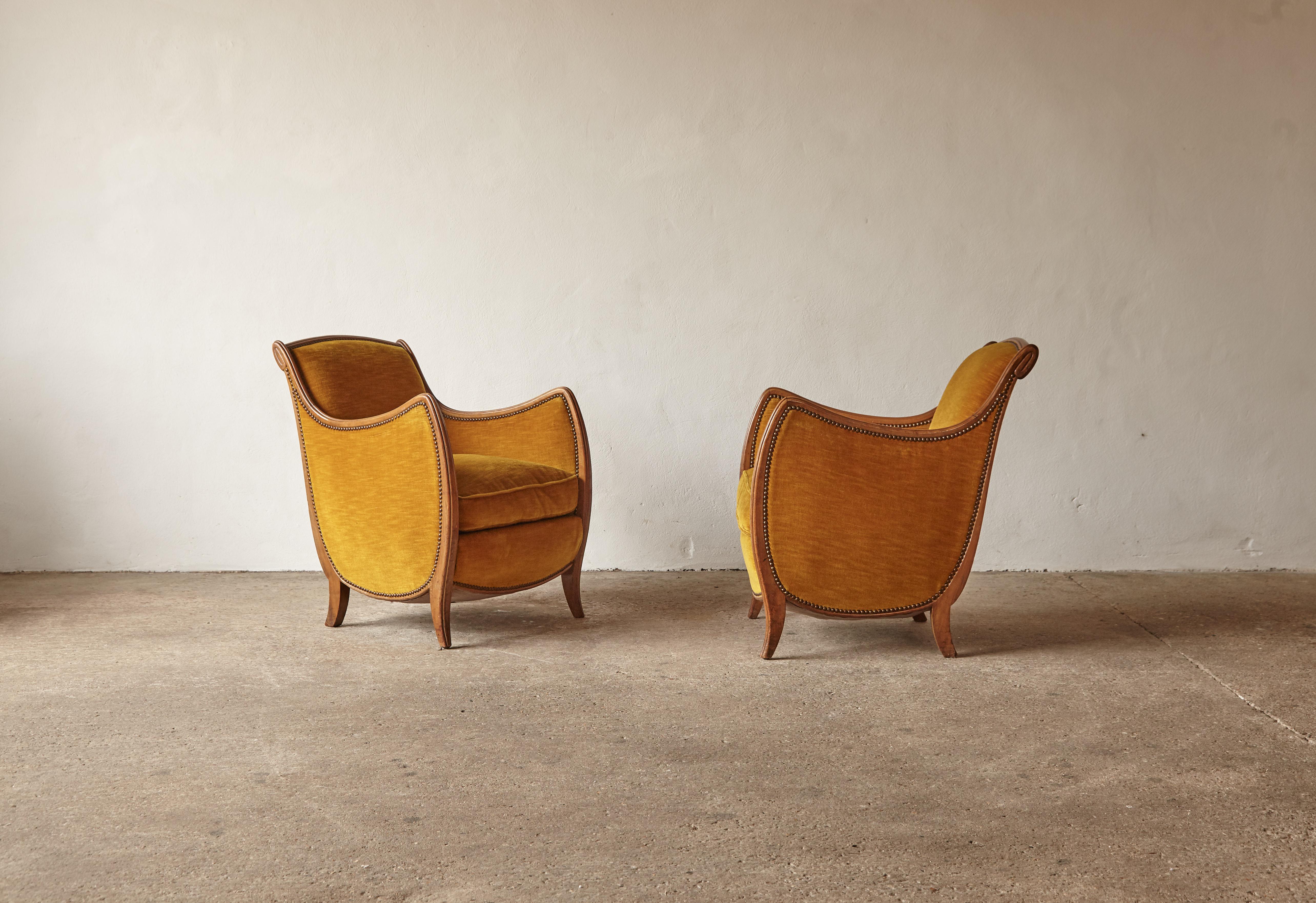 Une paire étonnante et rare de chaises françaises art déco des années 1930/40. Les chaises ont été retapissées (probablement dans les années 1980). Nous pouvons retapisser en COM. Livraison rapide dans le monde entier.
  




Les clients du