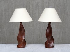 Skulpturales Paar Claude Chauvy Tischlampen aus Mahagoni, Frankreich, 1950er Jahre