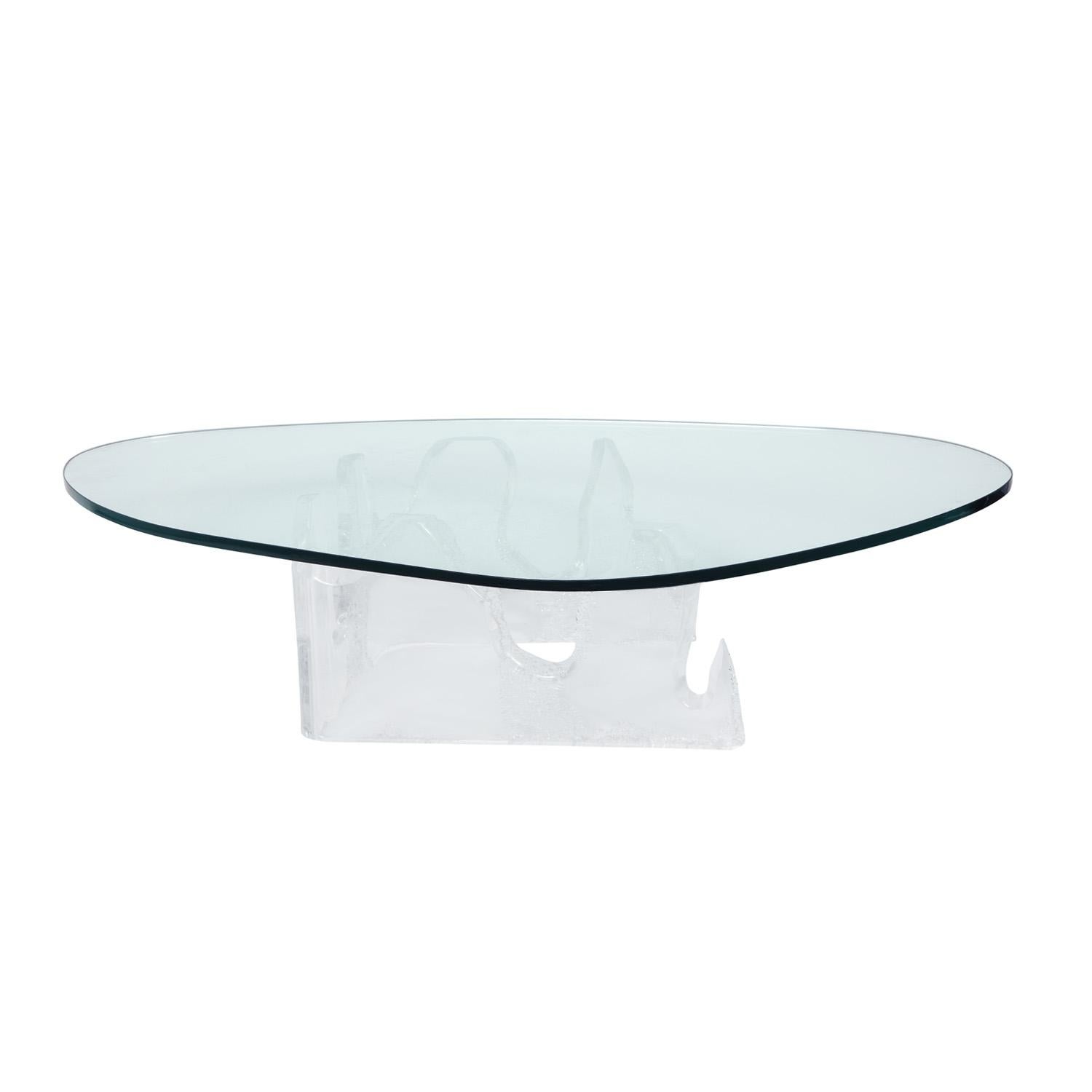 American Sculptural Pair of Free Form Coffee Tables in Lucite with Glass Tops, 1970s