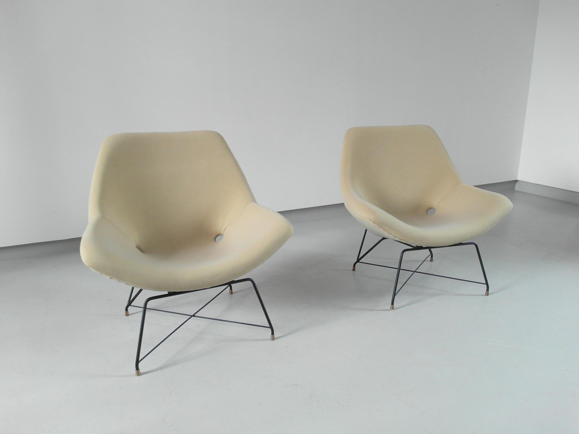Italian Sculptural Pair of Lounge Chairs by Augusto Bozzi for Saporiti, Italy, 1954 For Sale