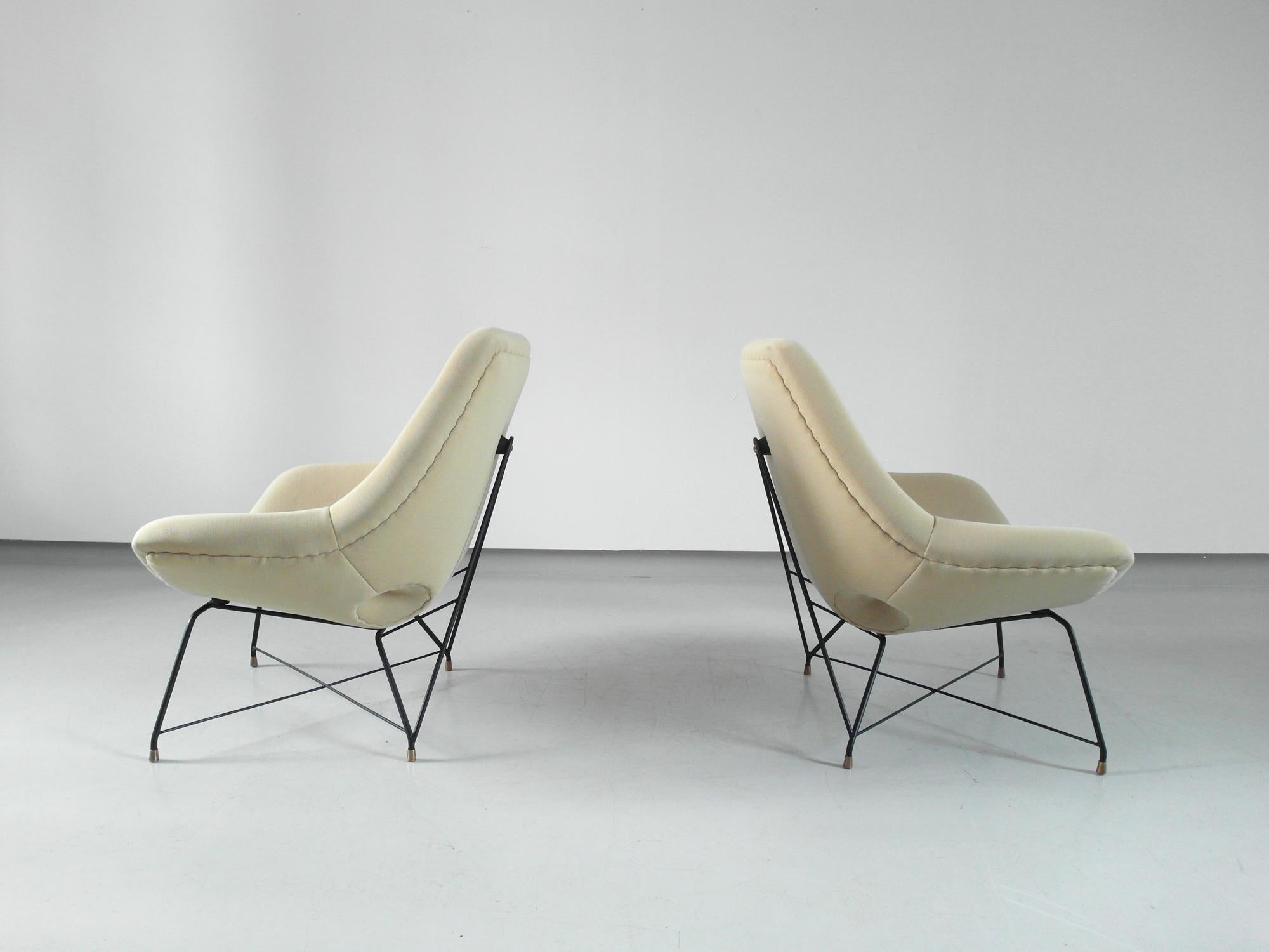 Mid-20th Century Sculptural Pair of Lounge Chairs by Augusto Bozzi for Saporiti, Italy, 1954 For Sale