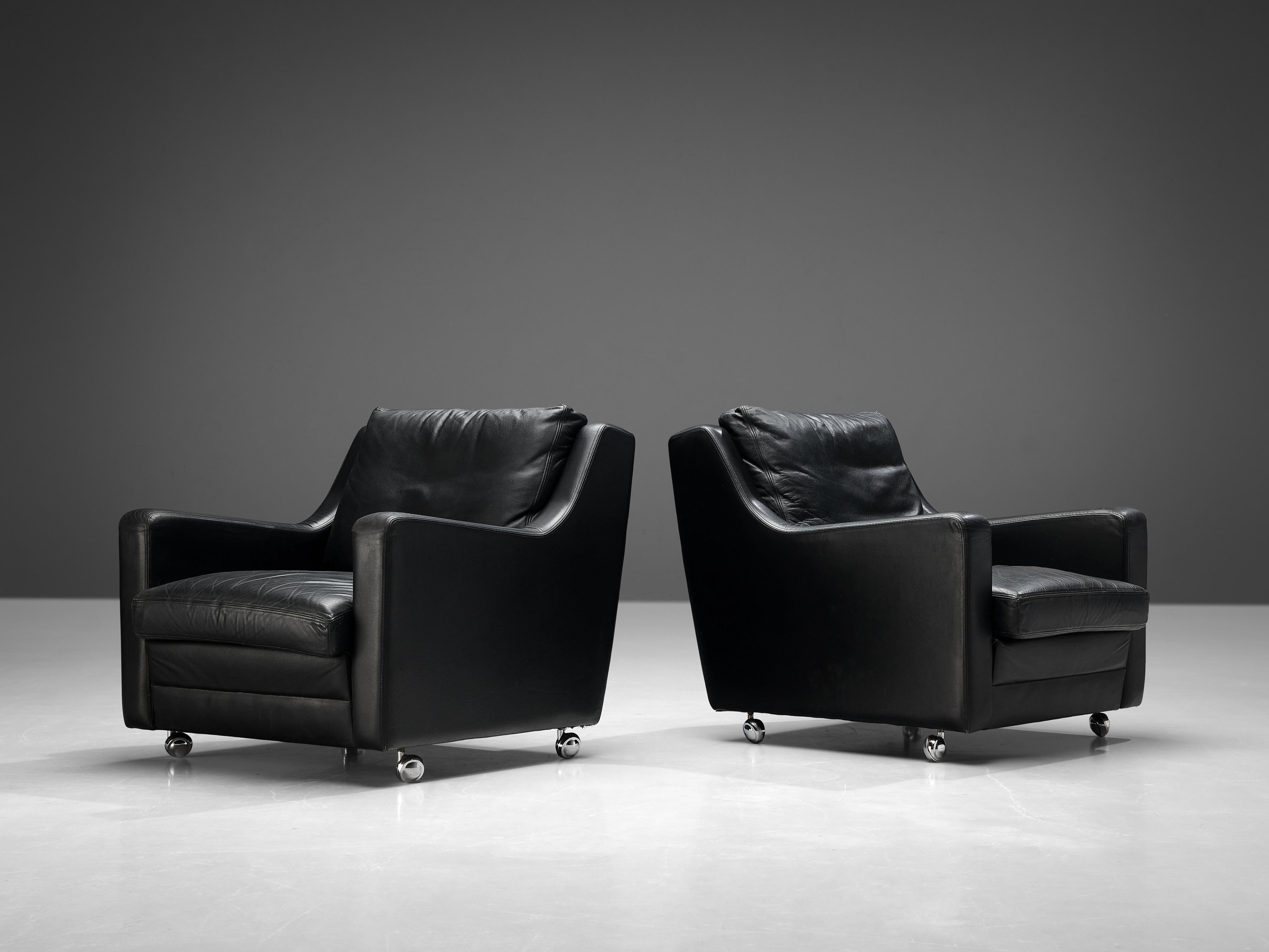 Late 20th Century Sculptural Pair of Lounge Chairs in Black Leather For Sale