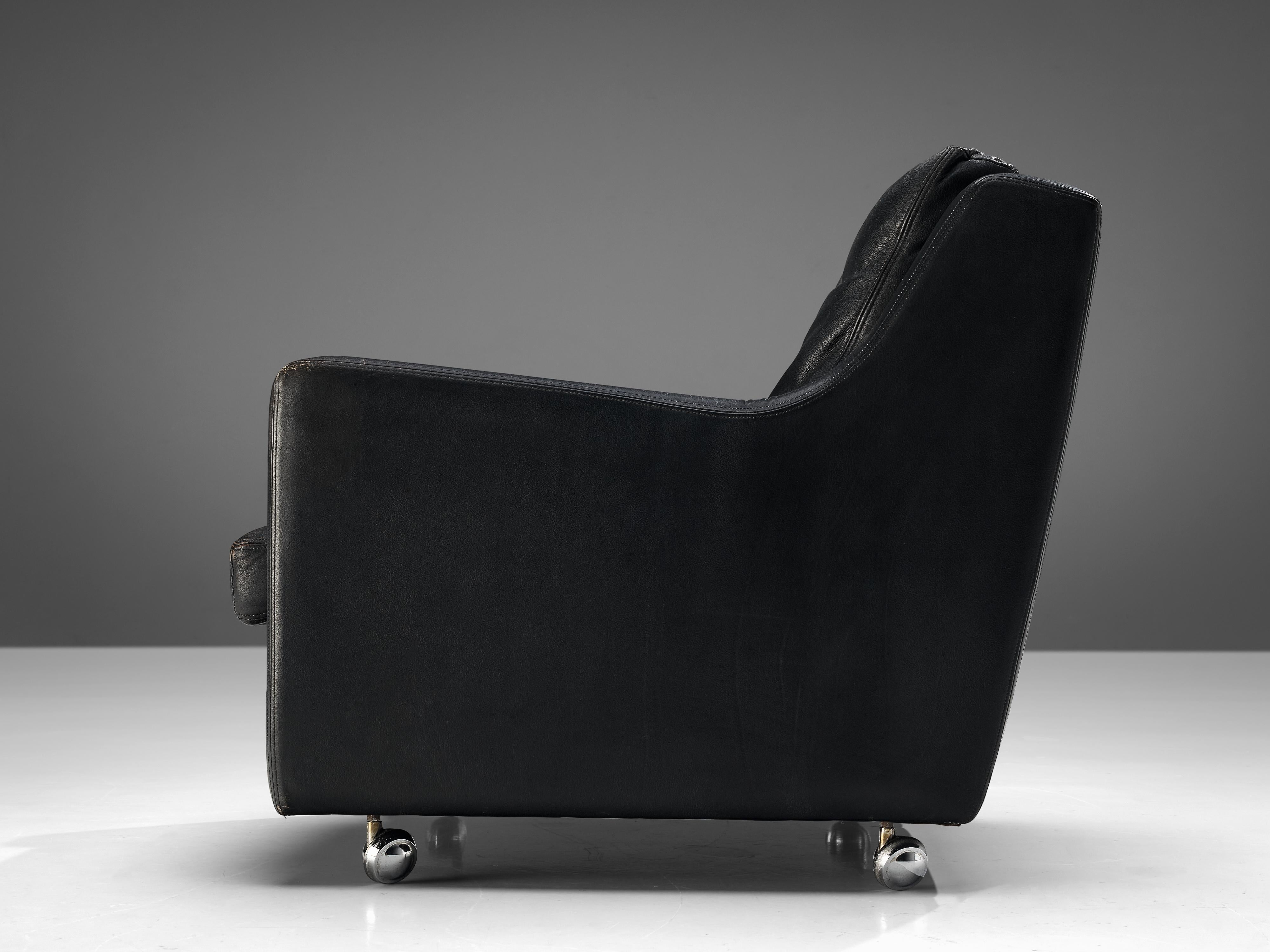Sculptural Pair of Lounge Chairs in Black Leather For Sale 1