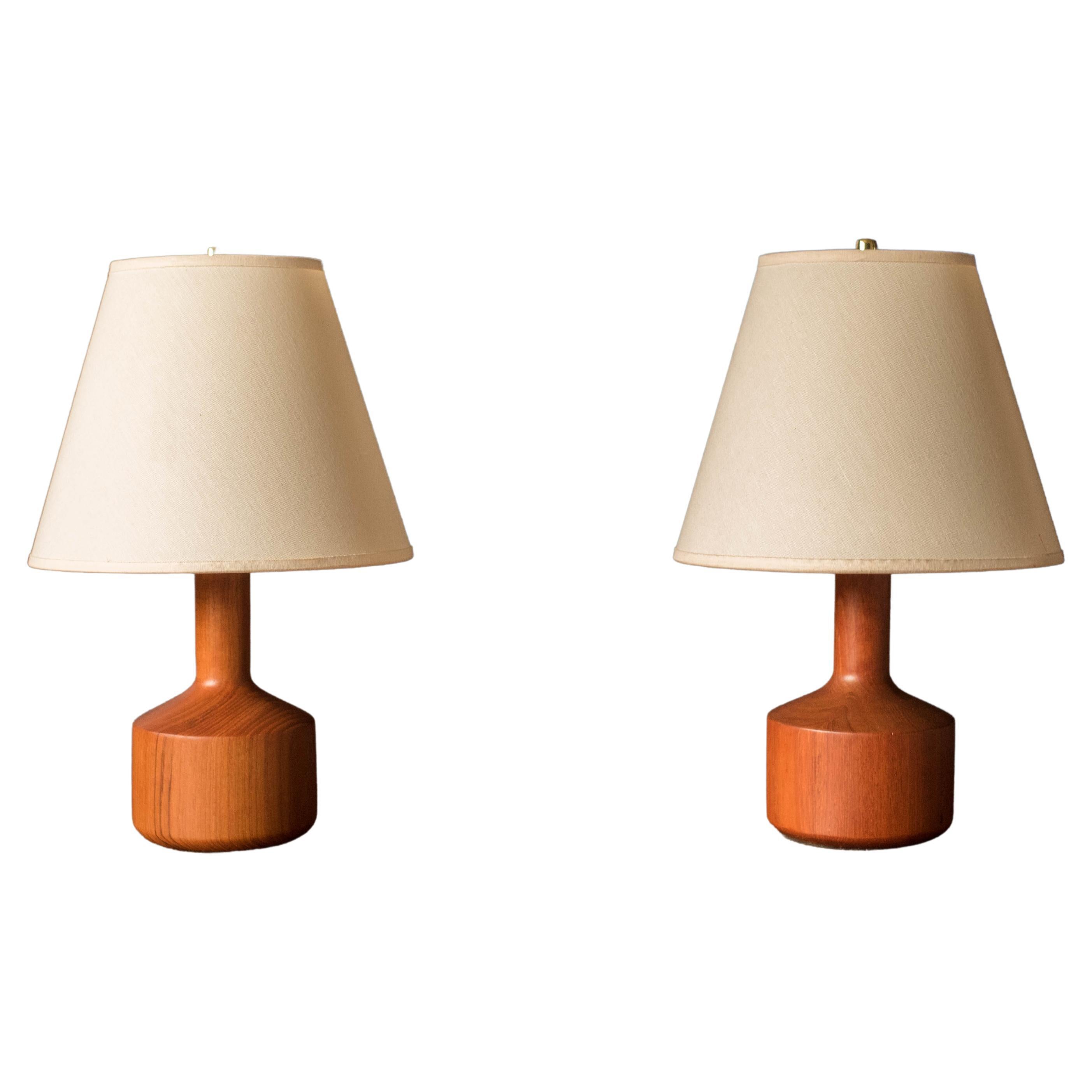 Sculptural Pair of Scandinavian Mid-Century Modern Teak Wood Table Lamps For Sale