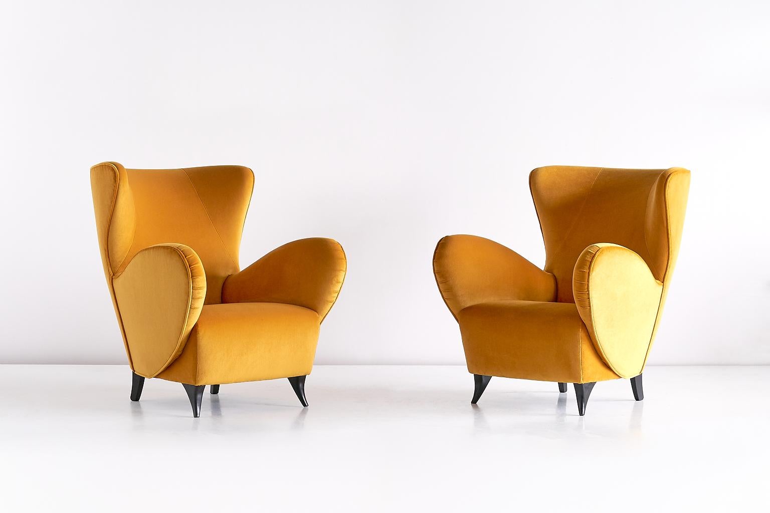 Mid-Century Modern Sculptural Pair of Turin School Wingback Armchairs in Gold Velvet, Italy, 1940s