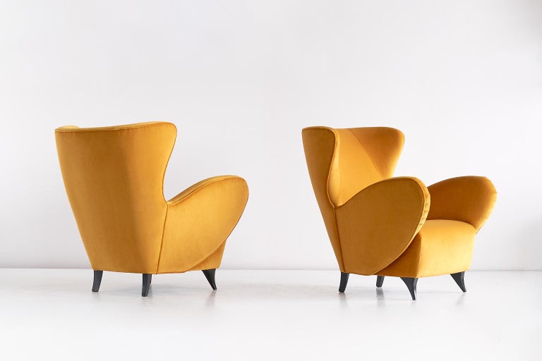 Lacquered Sculptural Pair of Turin School Wingback Armchairs in Gold Velvet, Italy, 1940s For Sale