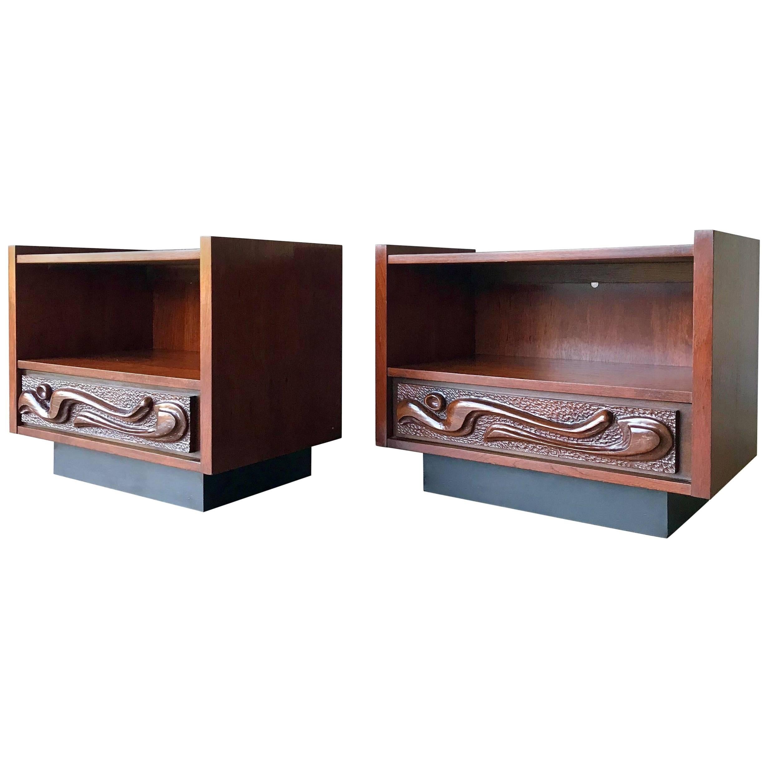 Sculptural Pair of Witco Oceanic Nightstands by Pulaski For Sale