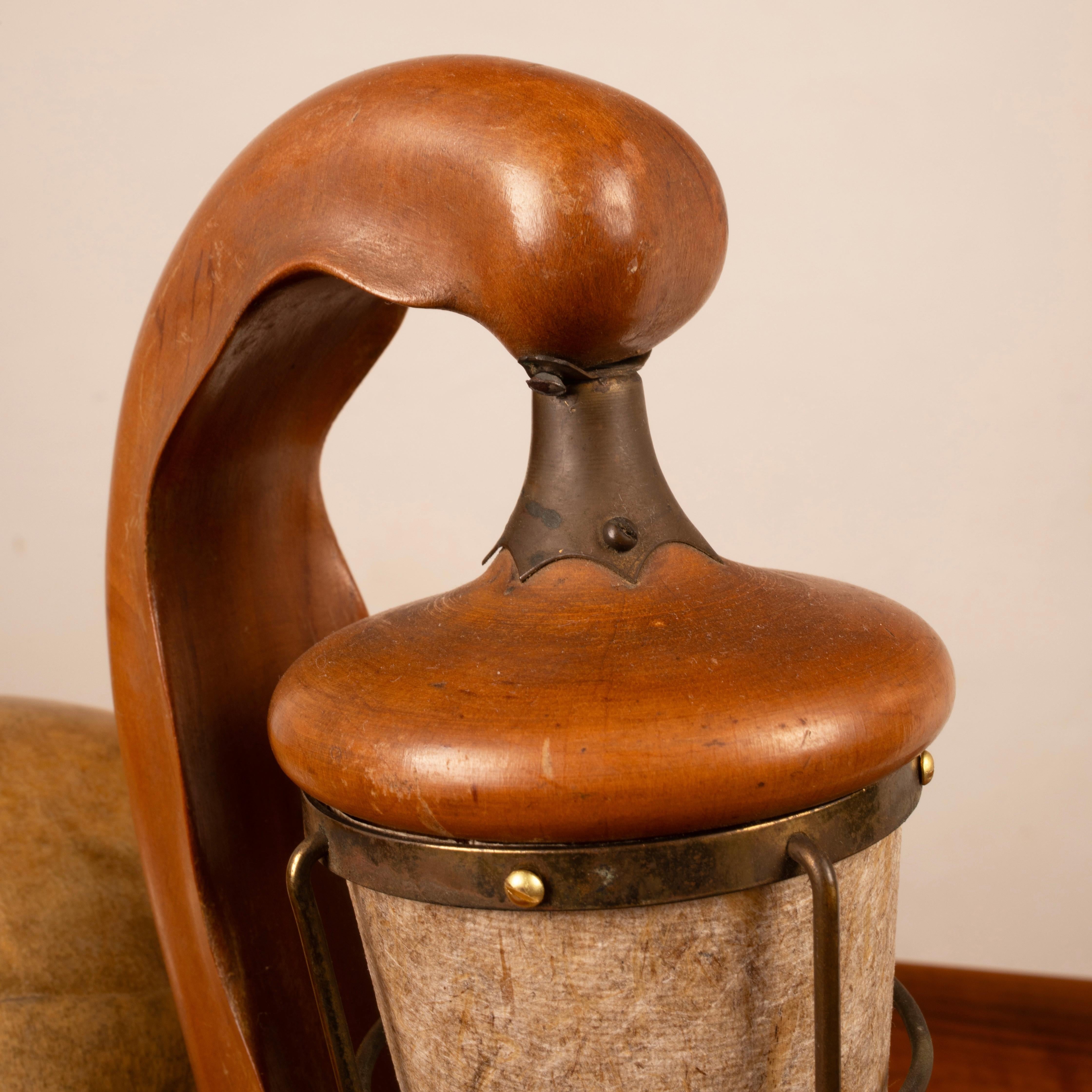 Sculptural Parchment Lamp by Aldo Tura, Italy, Mid-1950s im Angebot 4