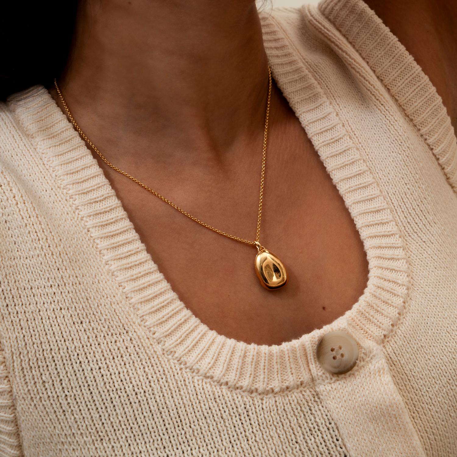Sculptural Pebble Locket In 18ct Gold Vermeil In New Condition For Sale In London, GB