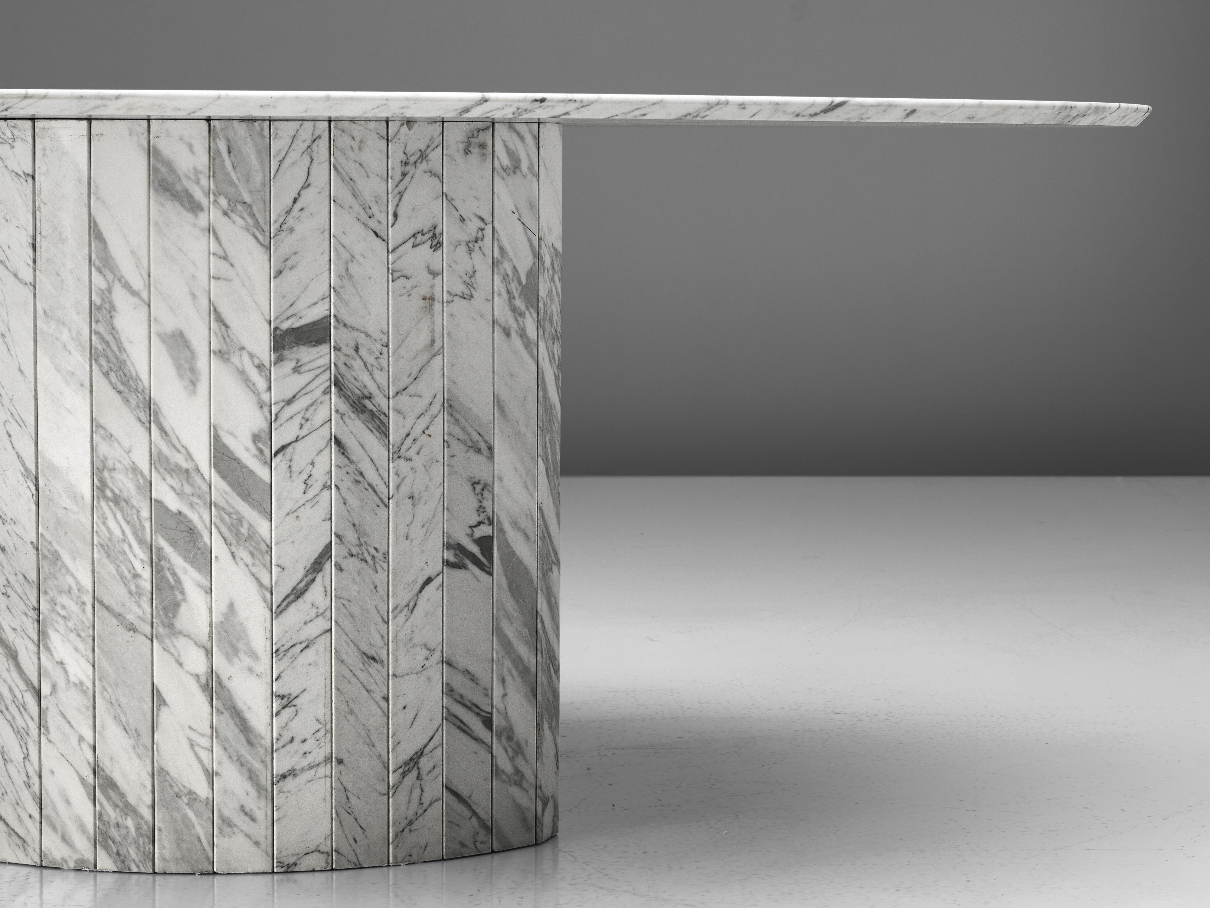 Sculptural Pedestal Table in Marble In Good Condition In Waalwijk, NL