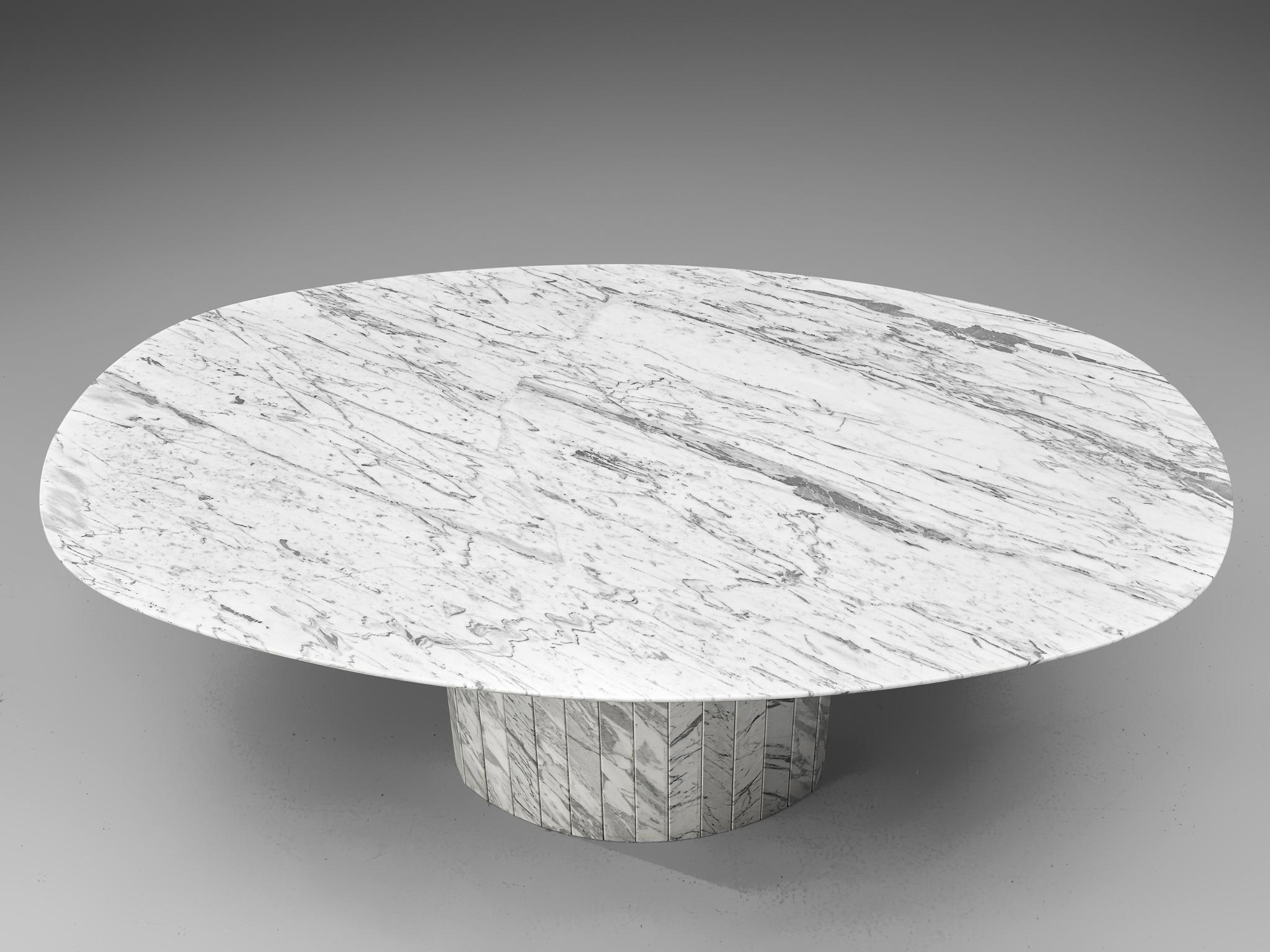 Sculptural Pedestal Table with Oval Top in Marble In Good Condition In Waalwijk, NL
