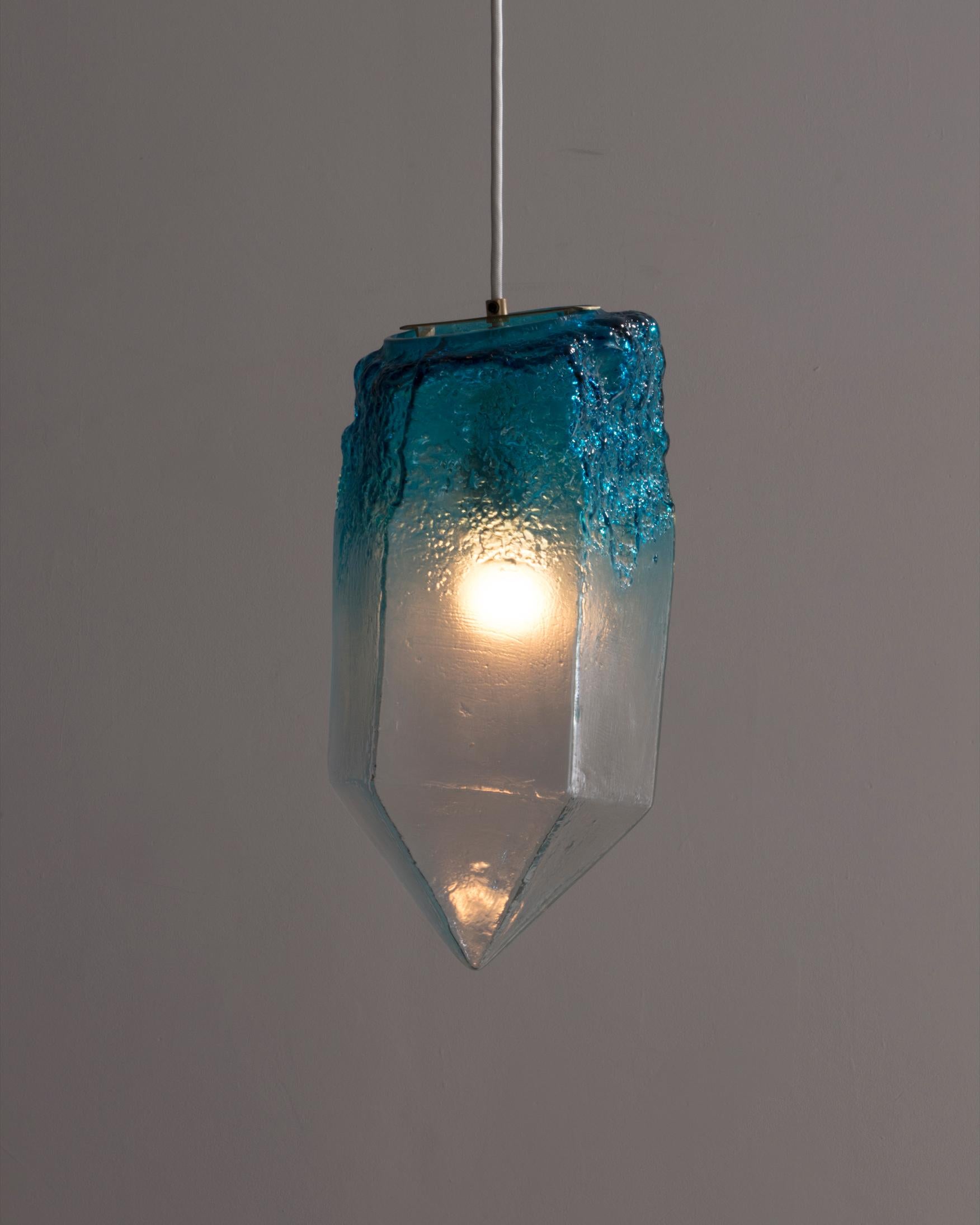 Moderne Lampe à suspension sculpturale en verre turquoise de Jeff Zimmerman, 2016 en vente