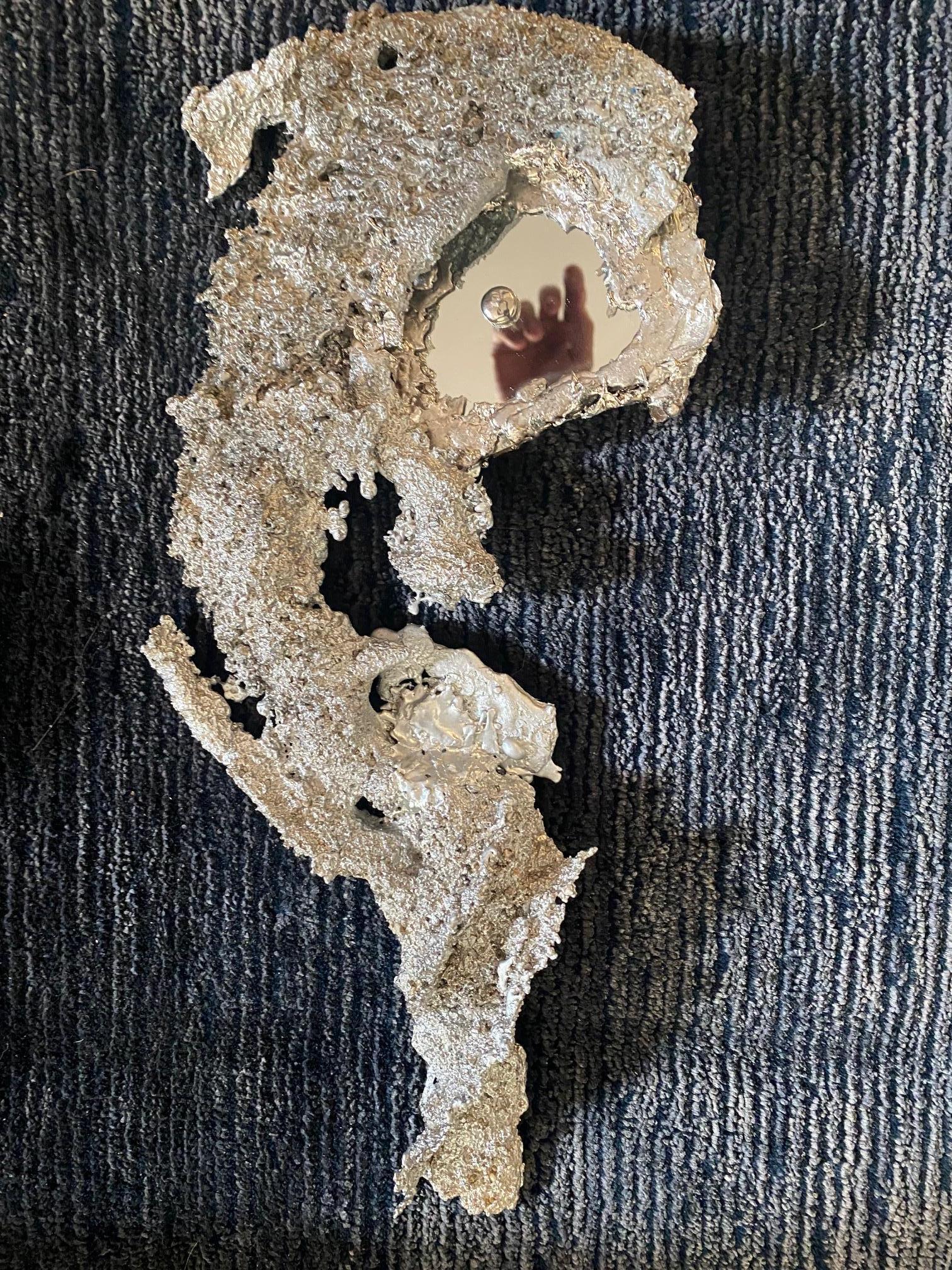 XXI secolo e contemporaneo Specchio scultoreo in metallo peltro del XXI secolo di Mattia Biagi in vendita