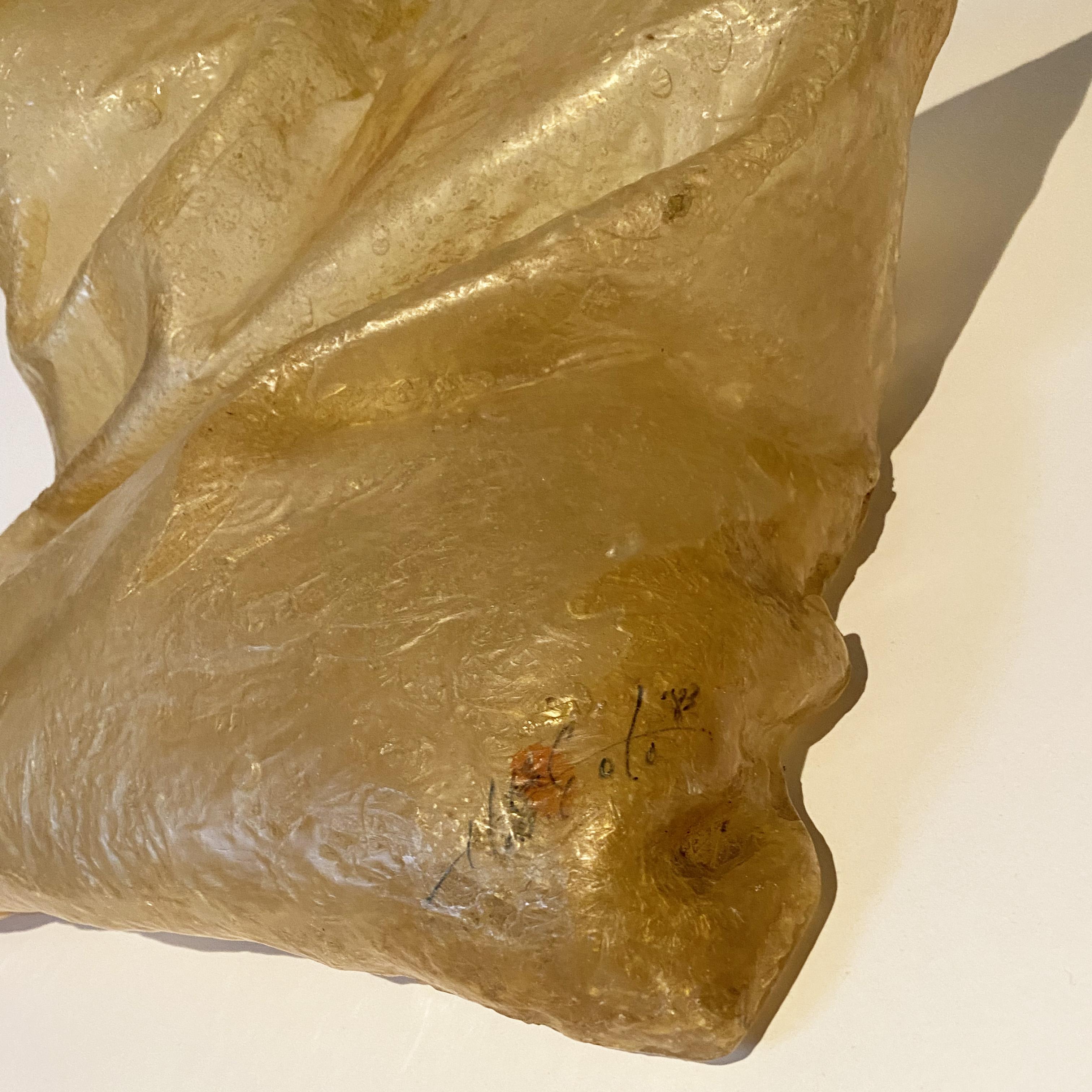 Lámpara escultórica de sobremesa Pillow de resina de fibra de vidrio de Hajime Goto, Japón, década de 1980. Resina en venta