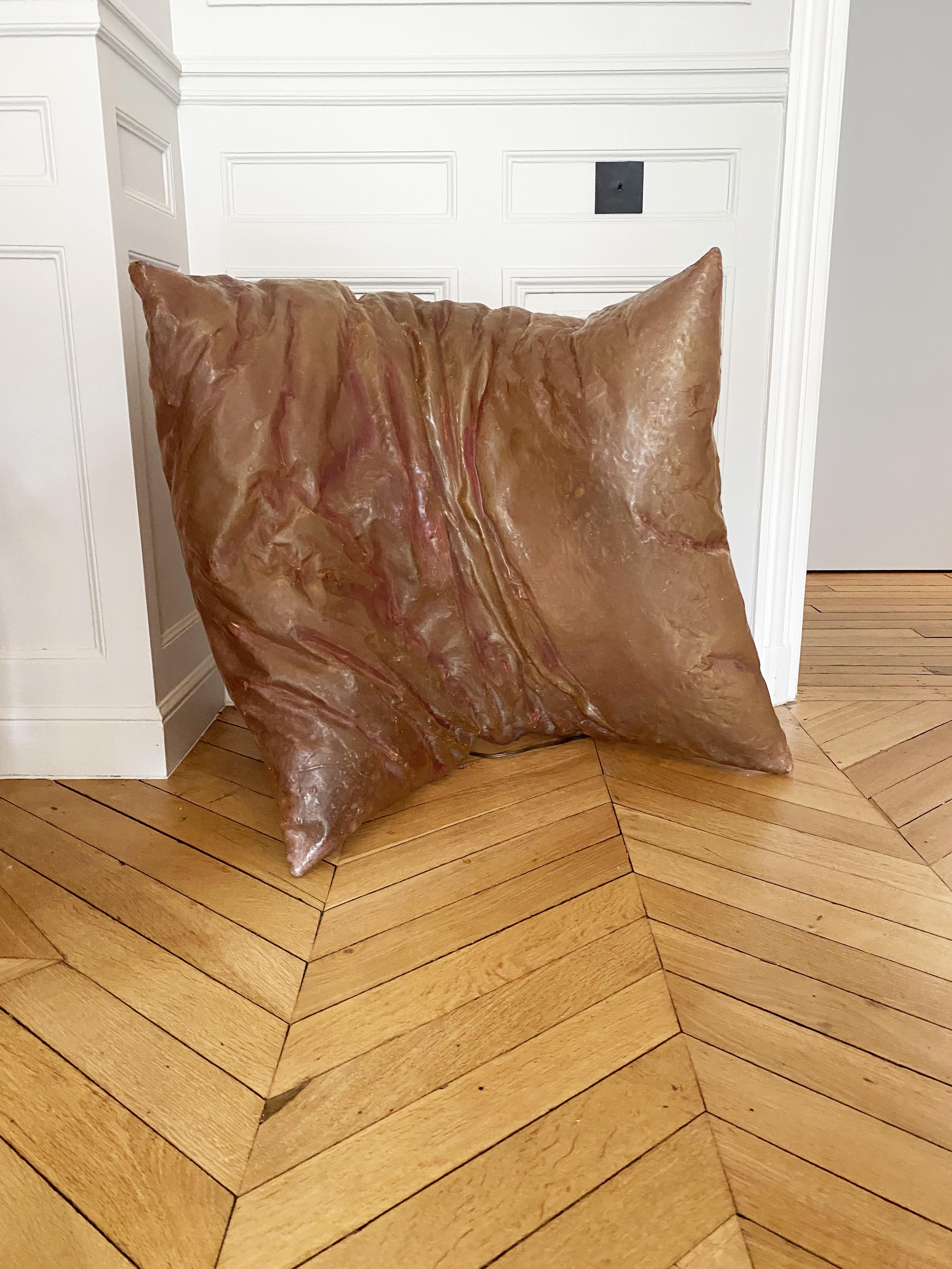 Lámpara escultórica de sobremesa Pillow de resina de fibra de vidrio de Hajime Goto, Japón, década de 1980. en venta 1