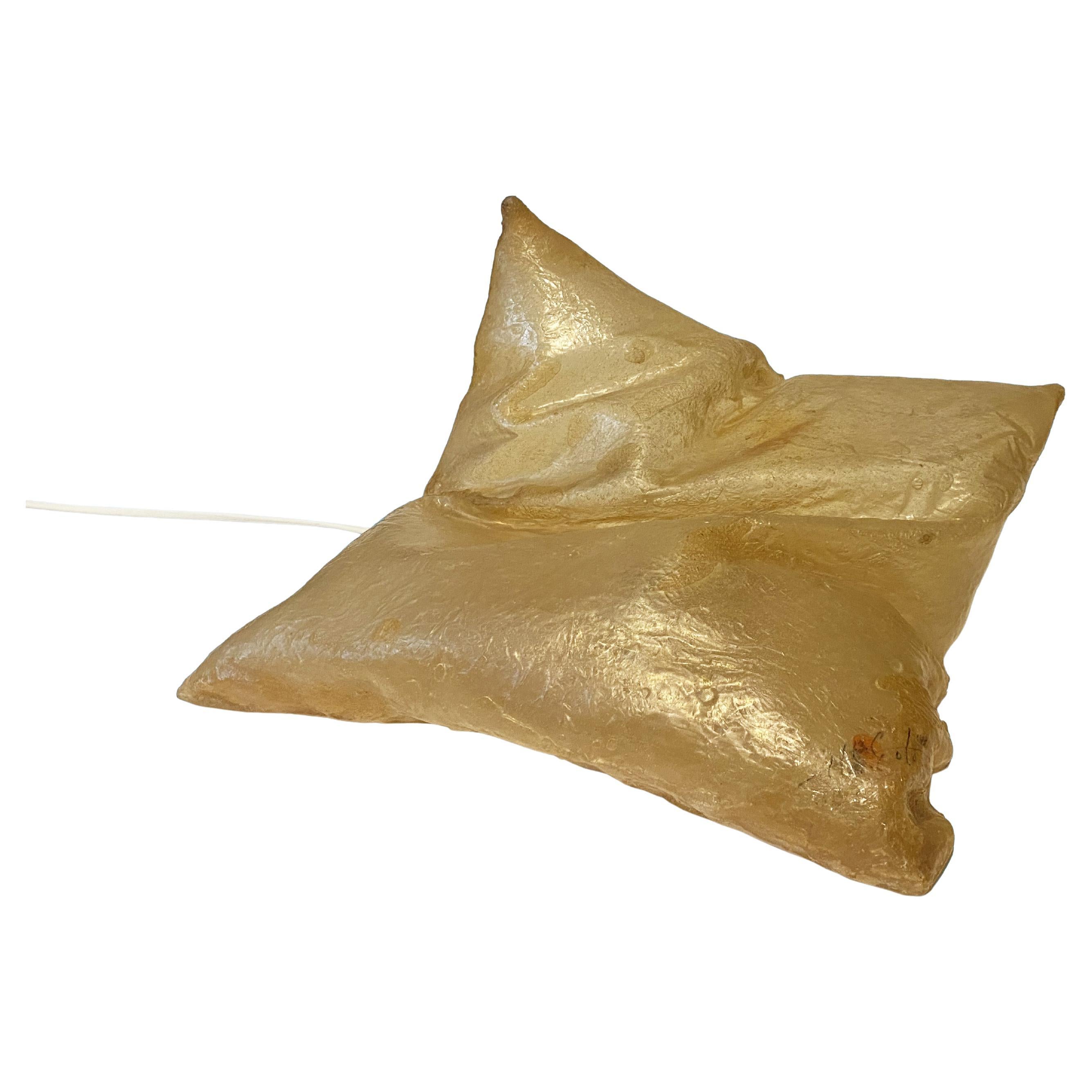 Lámpara escultórica de sobremesa Pillow de resina de fibra de vidrio de Hajime Goto, Japón, década de 1980.