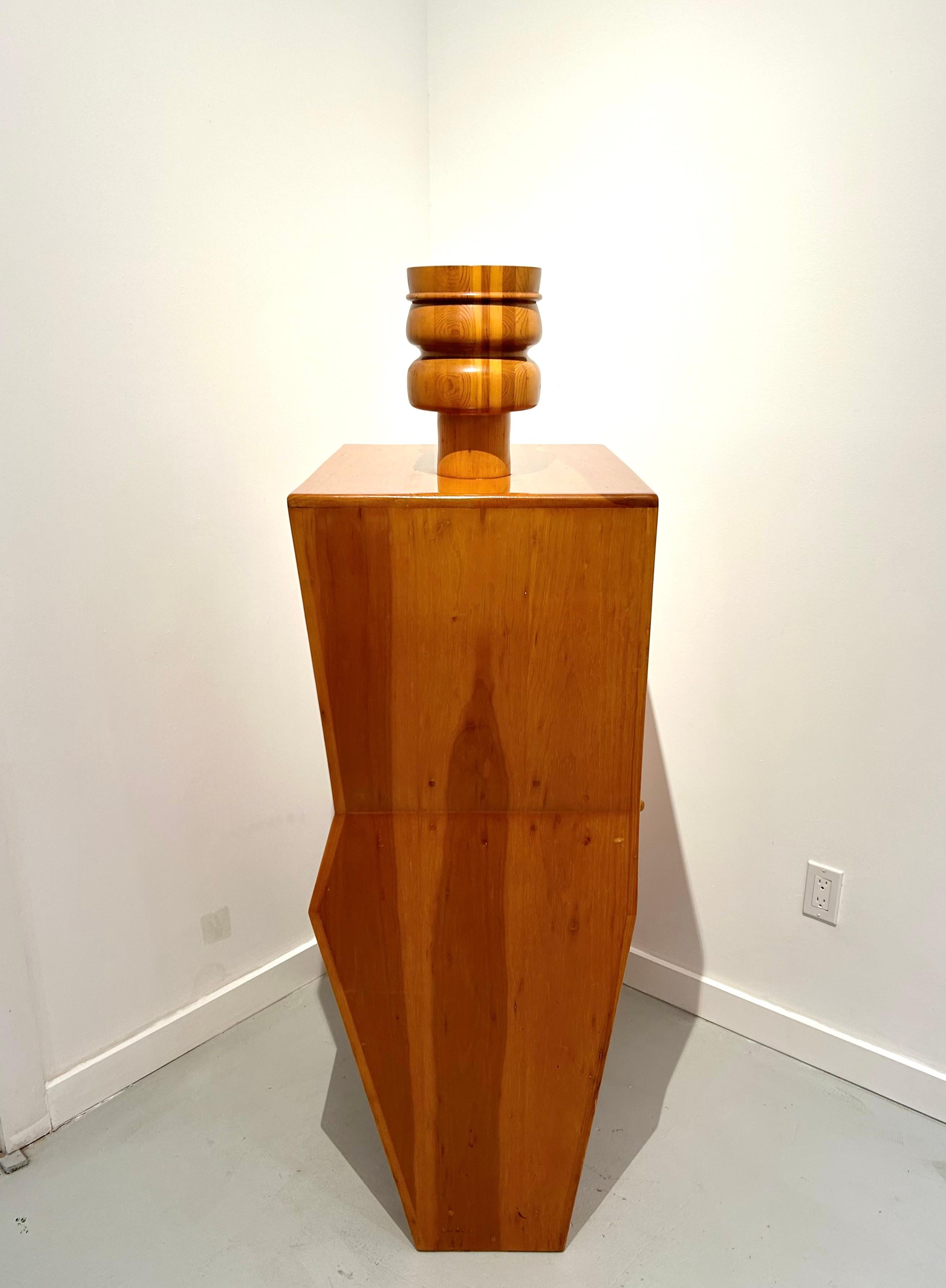 Pino Armadio scultura in Wood di Mike Nevelson in vendita