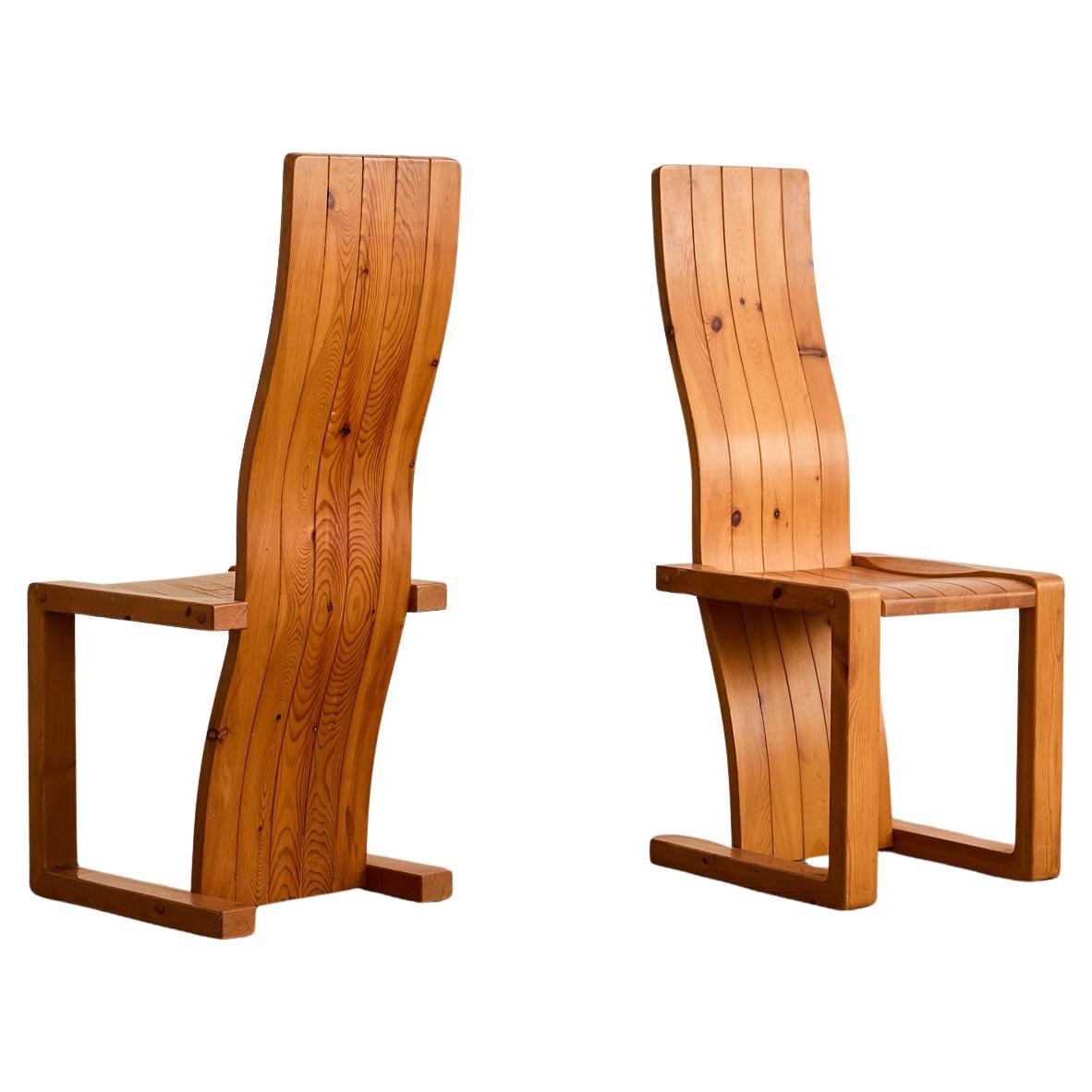 Sculptural Pine Chairs im Angebot
