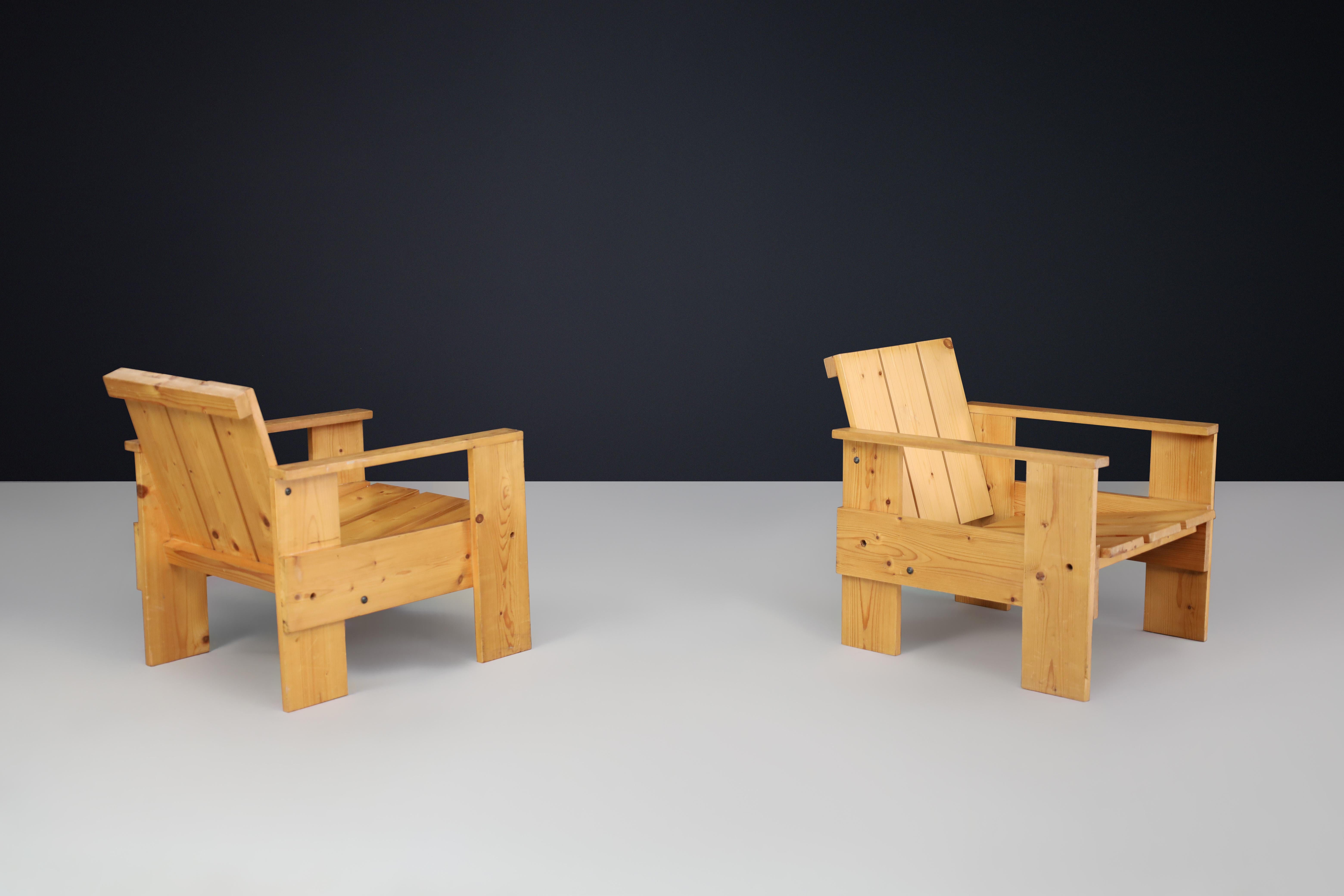 Sculptural Pine Lounge Chairs, 1970s Dutch Design – Pair In Good Condition For Sale In Almelo, NL