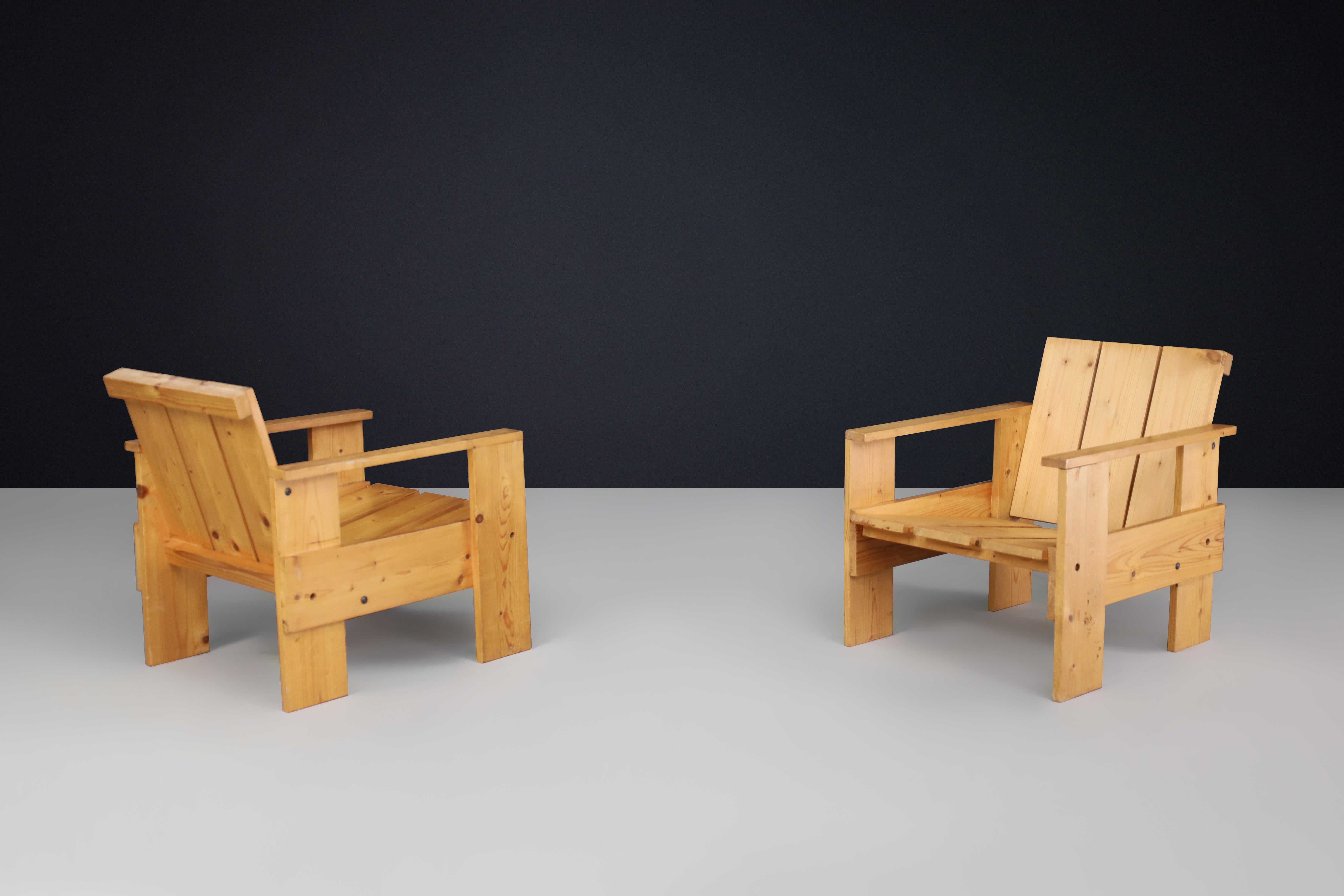 Sculptural Pine Lounge Chairs, 1970s Dutch Design – Pair For Sale 1