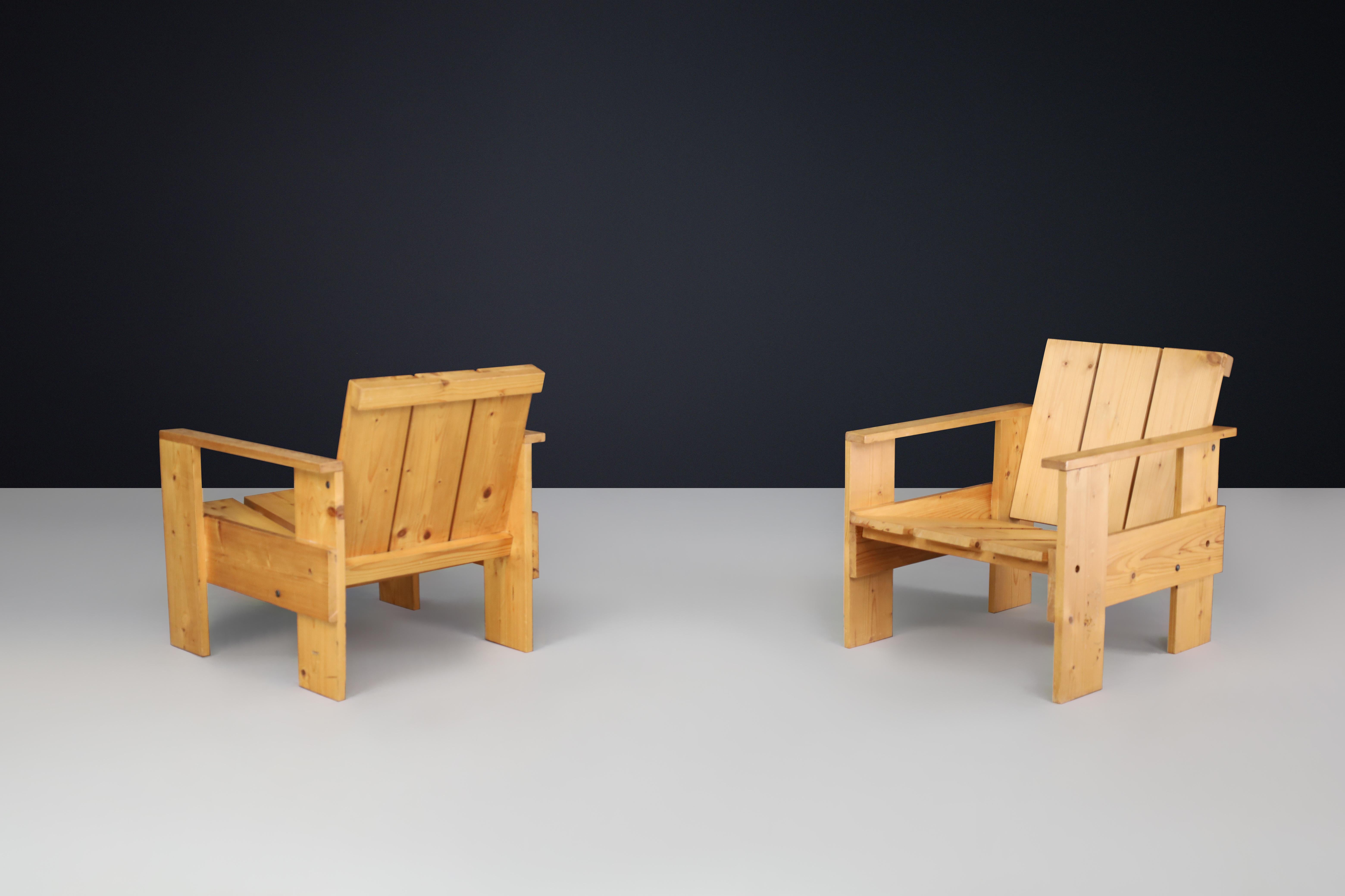 Sculptural Pine Lounge Chairs, 1970s Dutch Design – Pair For Sale 2