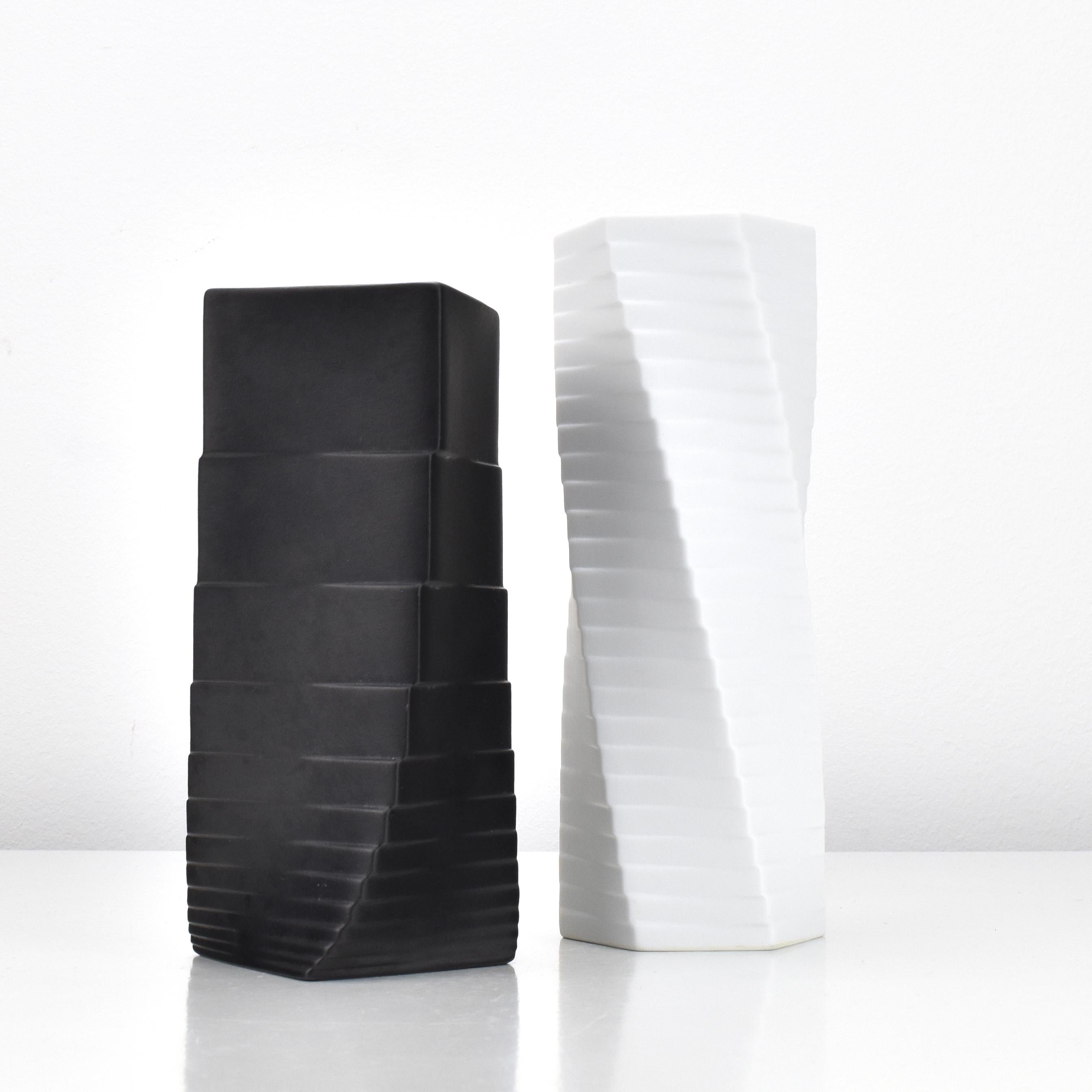 Vaso scultoreo PISA di Werner Uhl Vaso in porcellana per Rosenthal Studio Line in vendita 1
