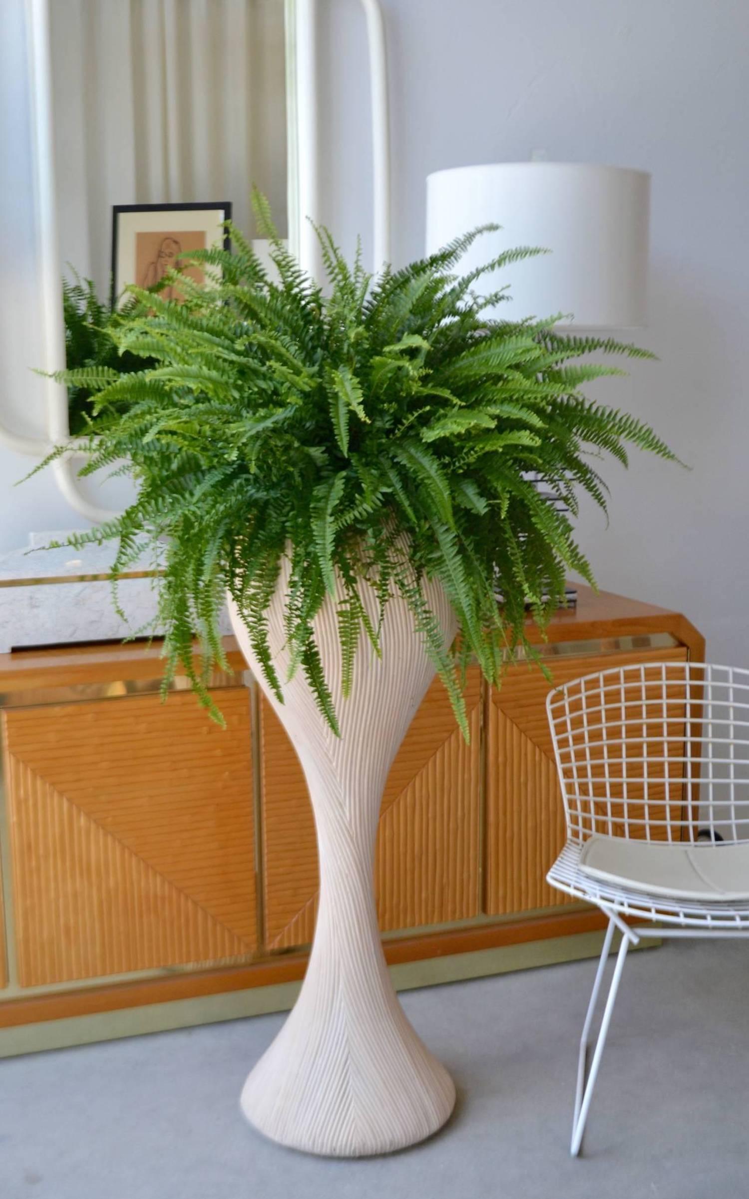 Sculptural cerused bent reed plant Stand, circa 1970s. This custom crafted pedestal / plant stand is exquisitely designed of applied cut reed strands over wooden form. 

Overall dimensions:

42.5