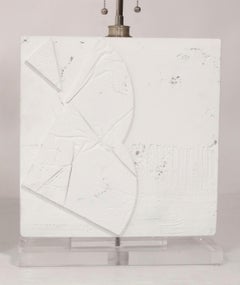 Lámparas escultóricas de escayola y lucita