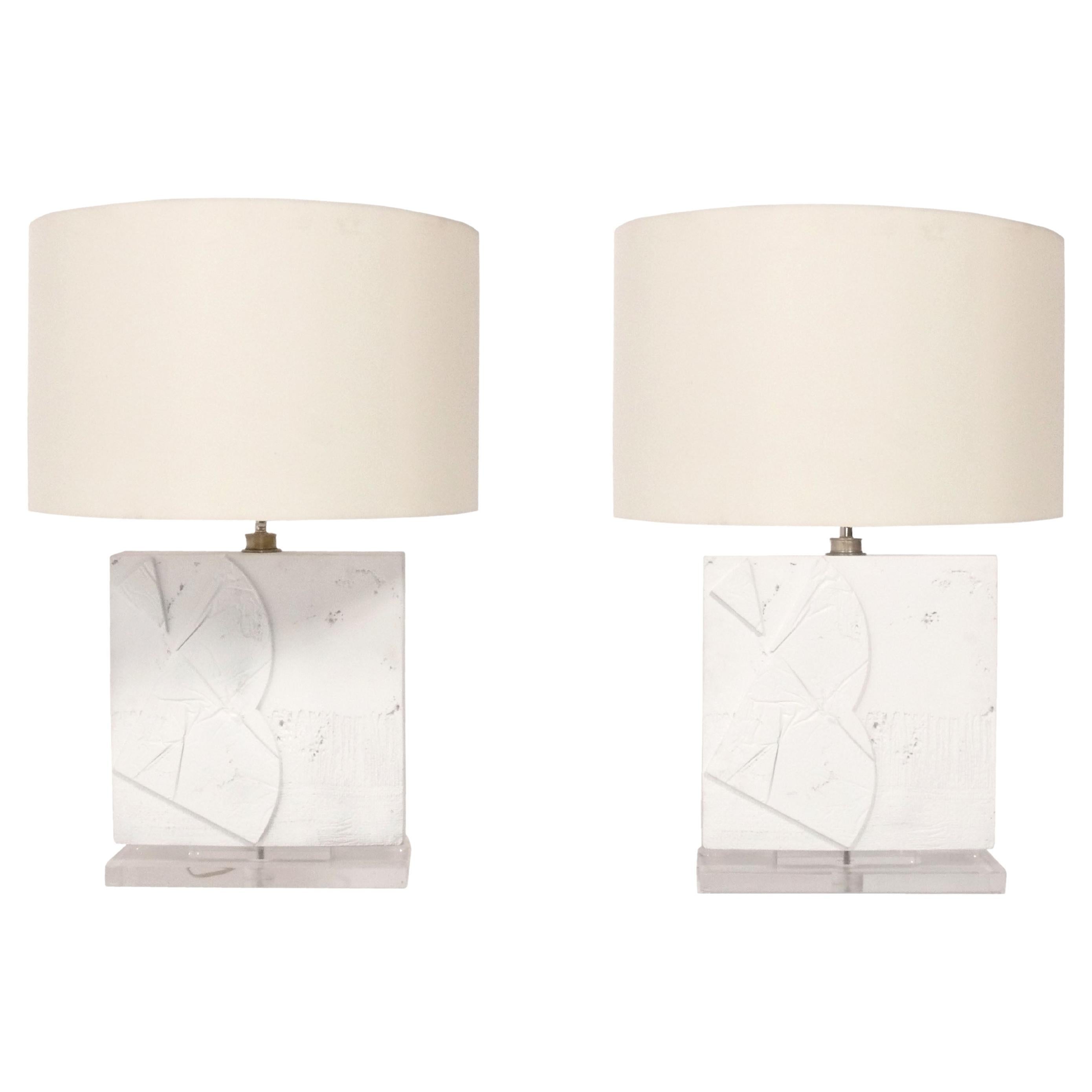 Sculptural Plaster and Lucite Lamps in vendita
