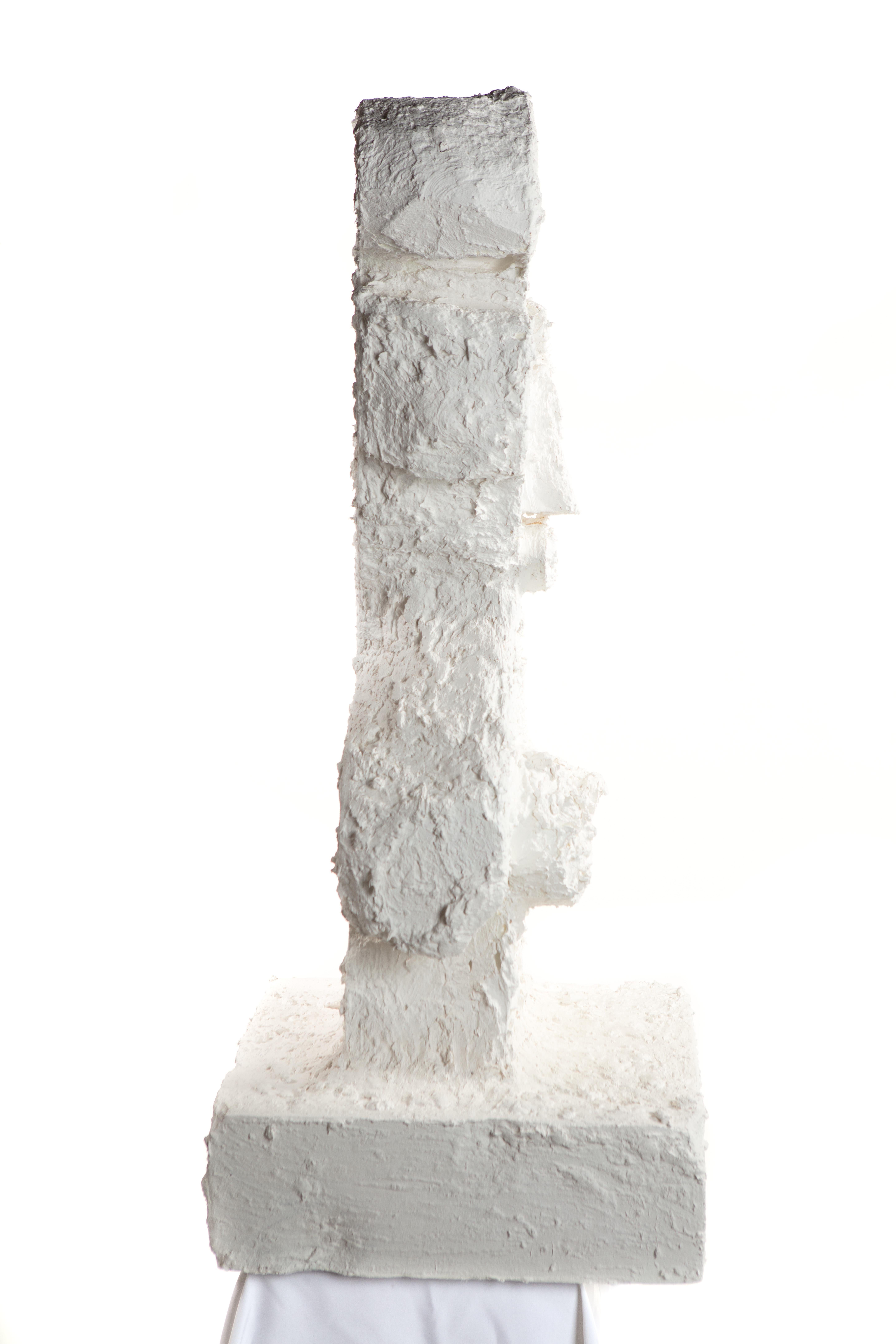 Fait main Figure sculpturale en plâtre blanc, 21e siècle par Mattia Biagi en vente
