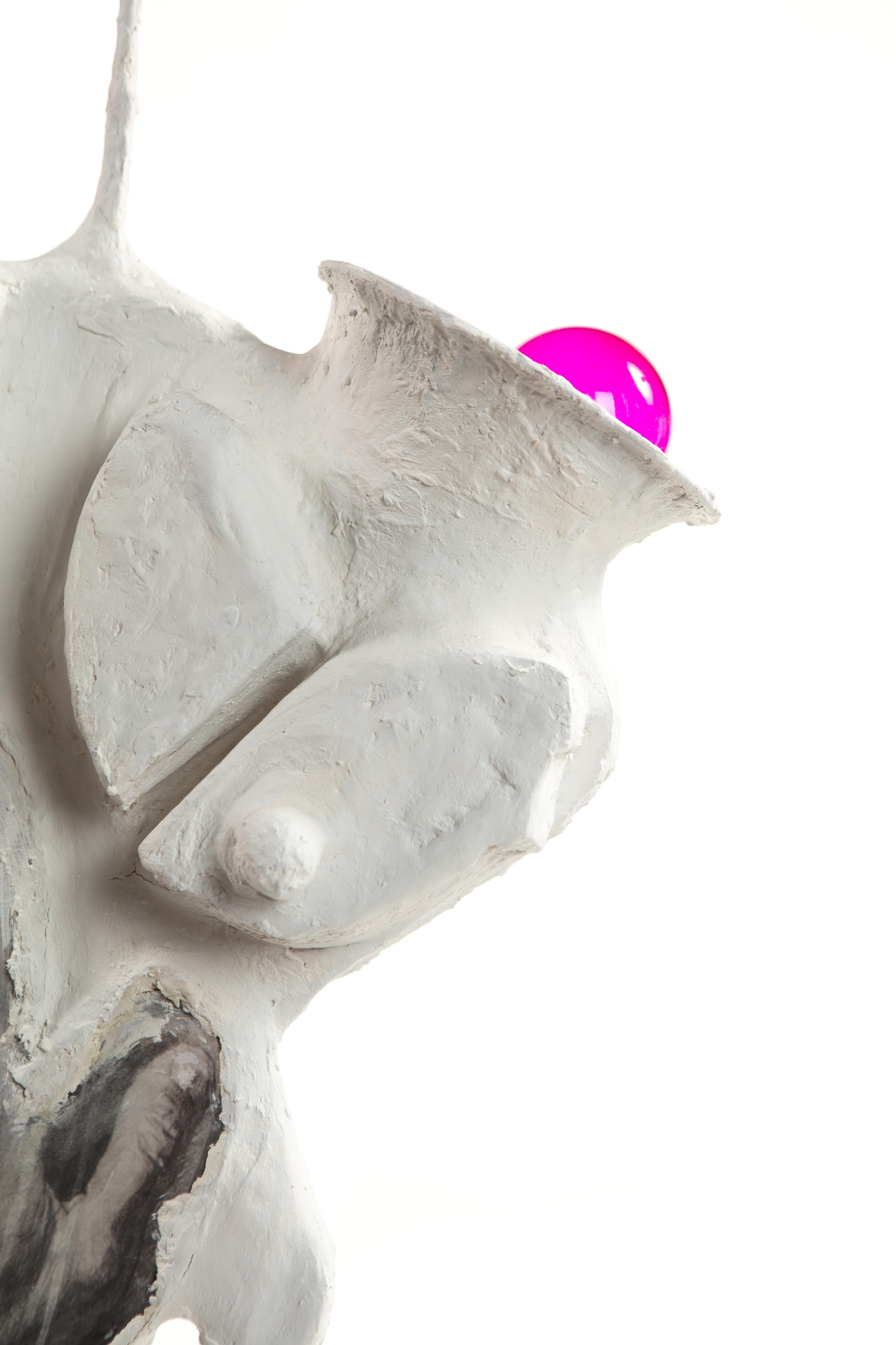 Lampada da tavolo scultorea in gesso bianco, 21° secolo di Mattia Biagi in vendita 5