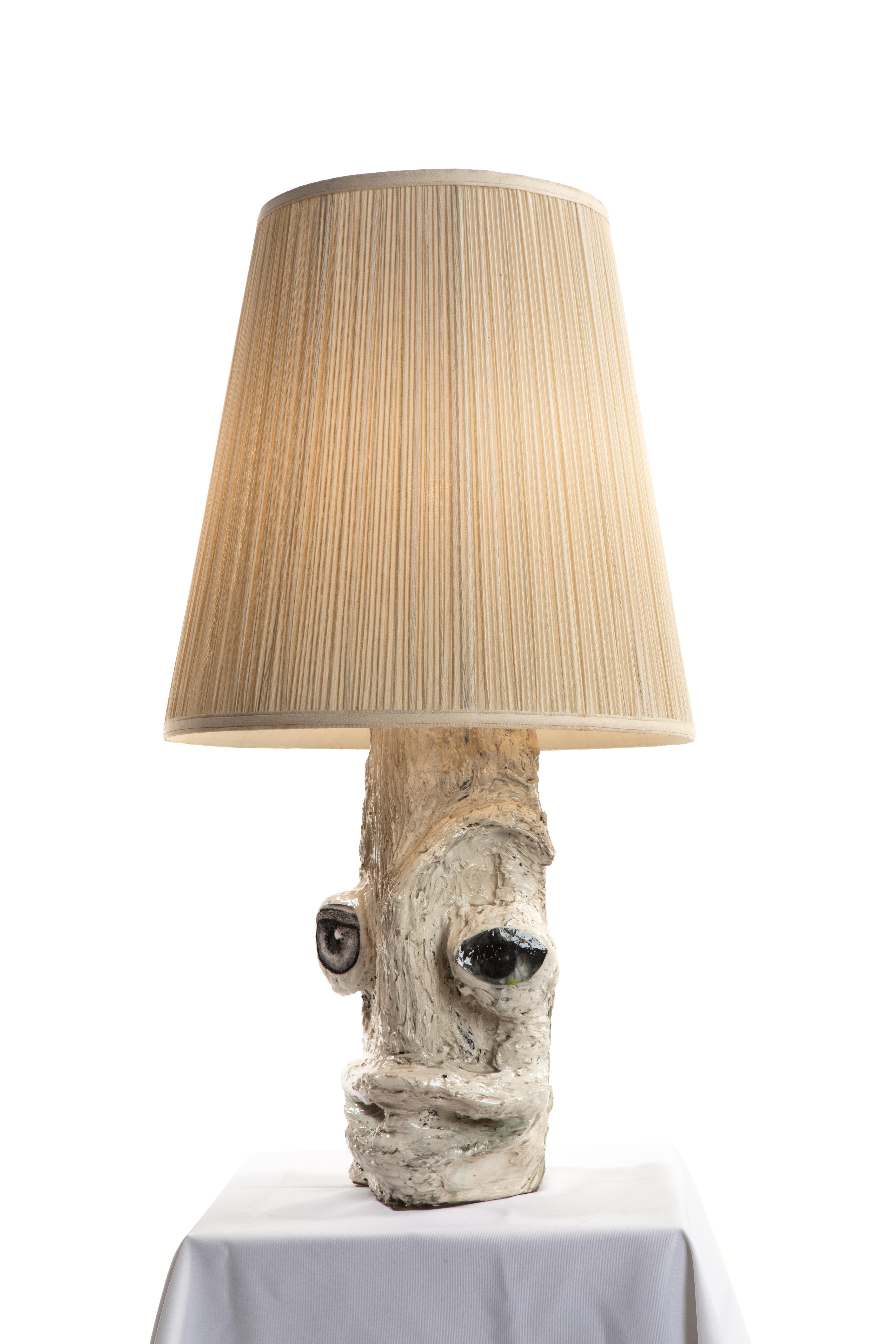 Americano Lampada da tavolo scultorea in gesso bianco, 21° secolo di Mattia Biagi in vendita