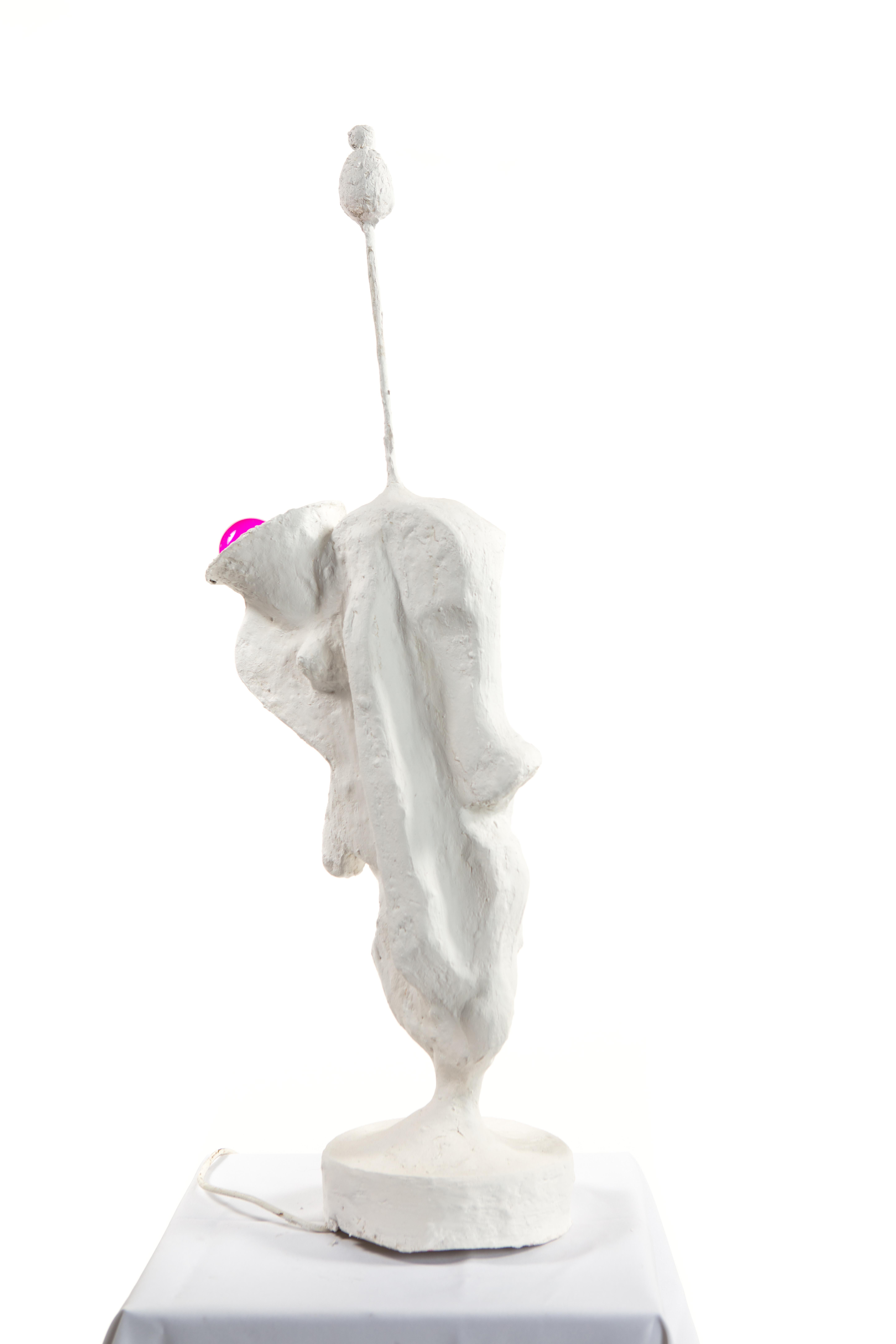 Americano Lampada da tavolo scultorea in gesso bianco, 21° secolo di Mattia Biagi in vendita