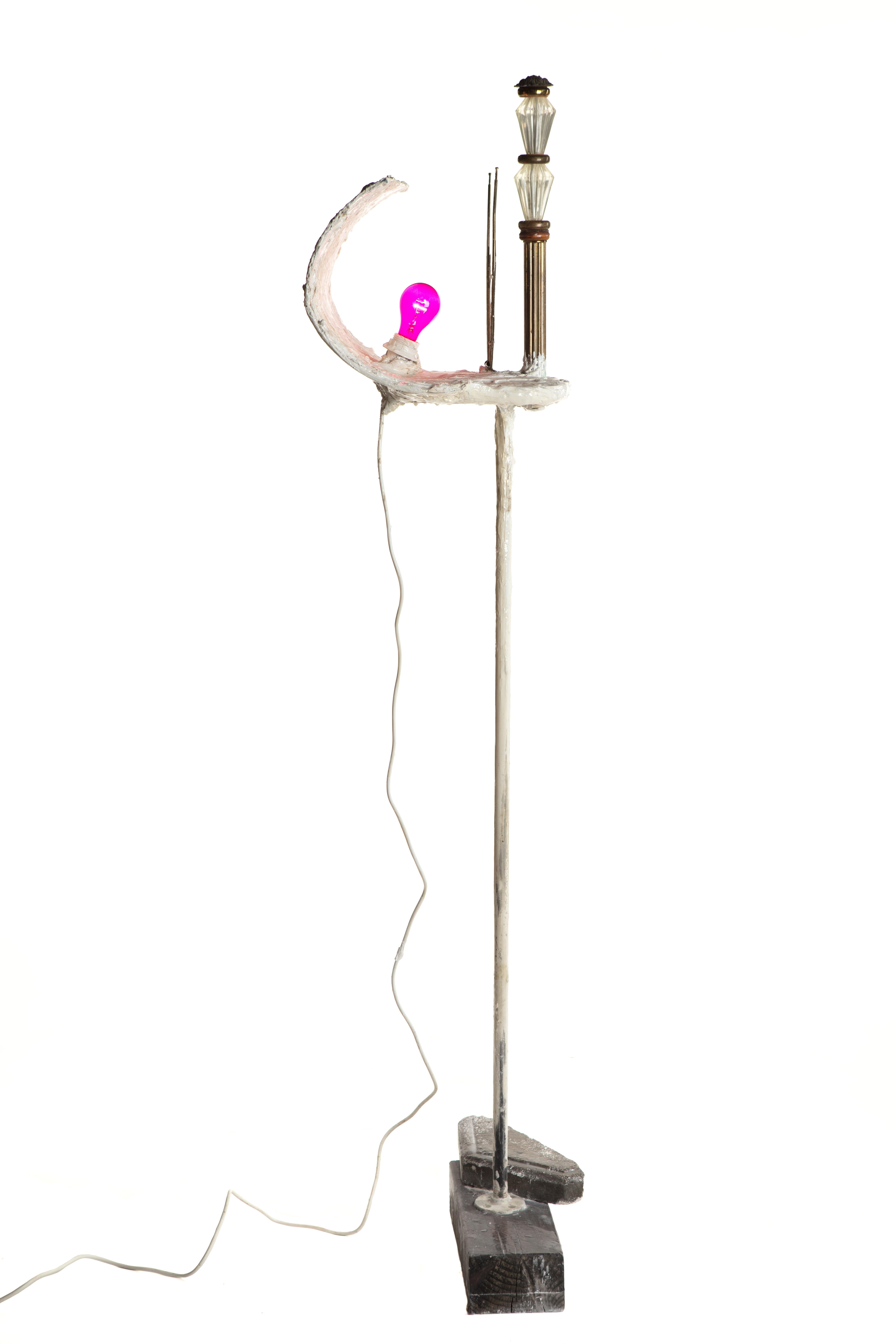 Américain Lampadaire sculptural en plâtre blanc, 21e siècle par Mattia Biagi en vente