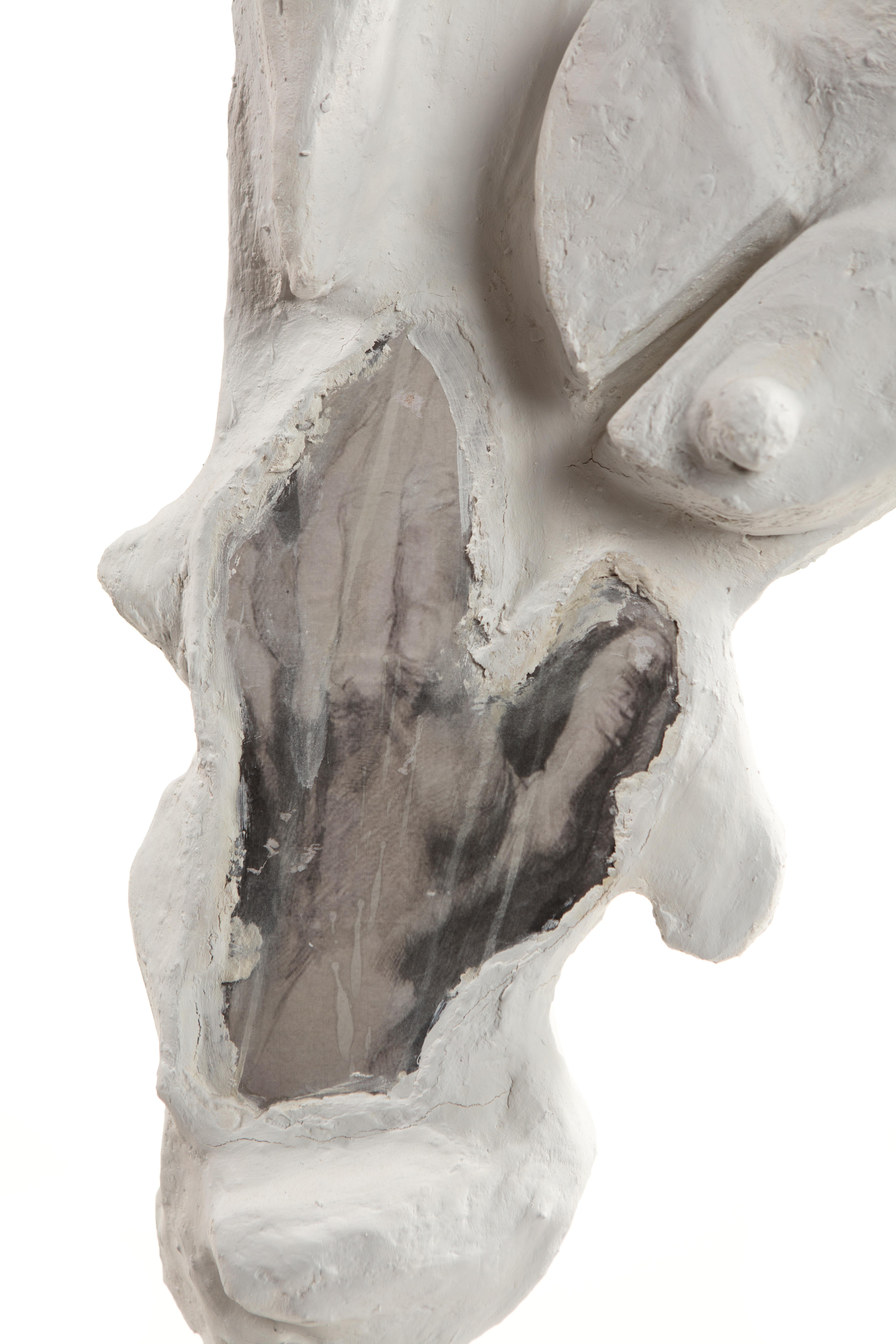 Skulpturale Tischlampe aus weißem Gips, 21. Jahrhundert, von Mattia Biagi im Angebot 4
