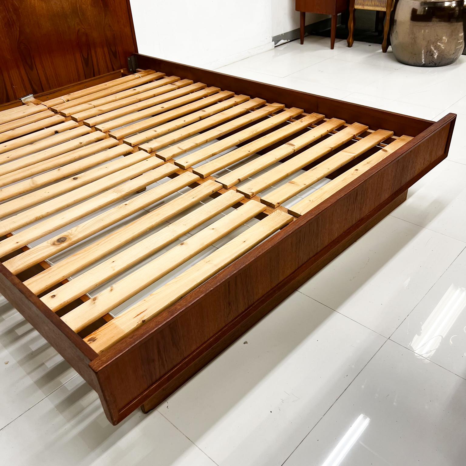 20th Century Sculptural Scandia Platform Queen Bed Modern Low-Profile Teak Wood from Norway